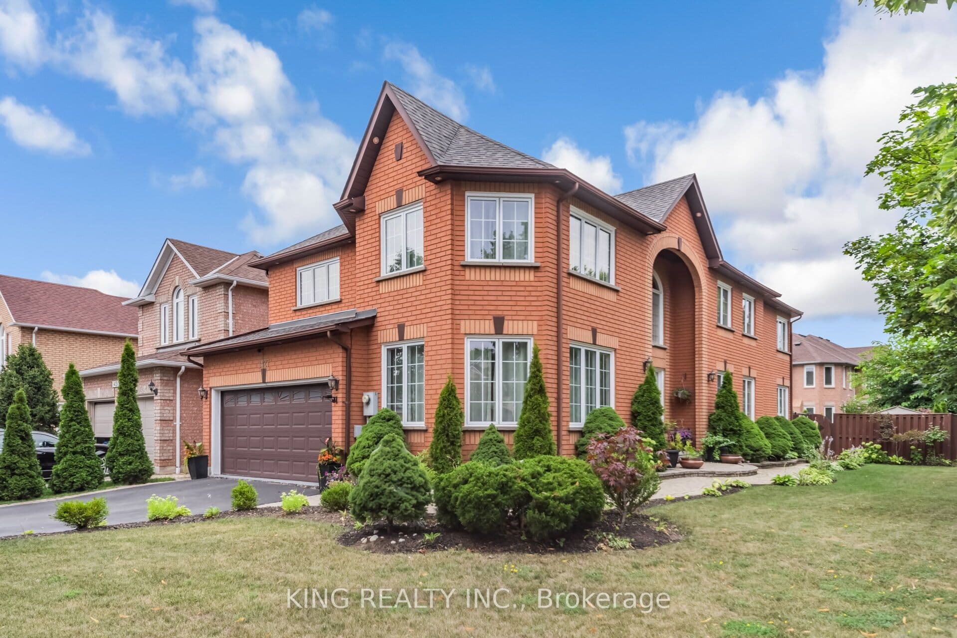 1427 Grossi Street, Mississauga, ON L5V 1T9