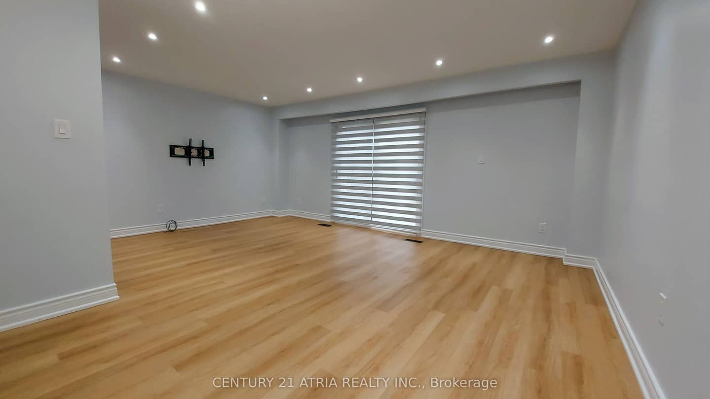143 Purpledusk Trail, Toronto, ON M1E 4C9