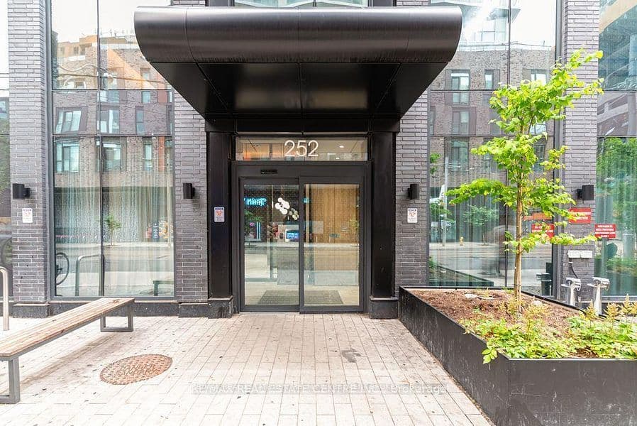 252 Church Street 612, Toronto, ON M5B 0E6