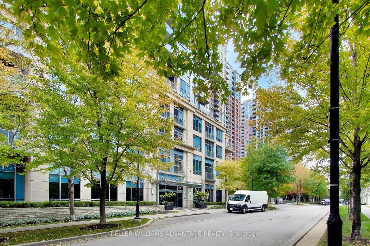 15 Viking Lane 301, Toronto, ON M9B 0A4