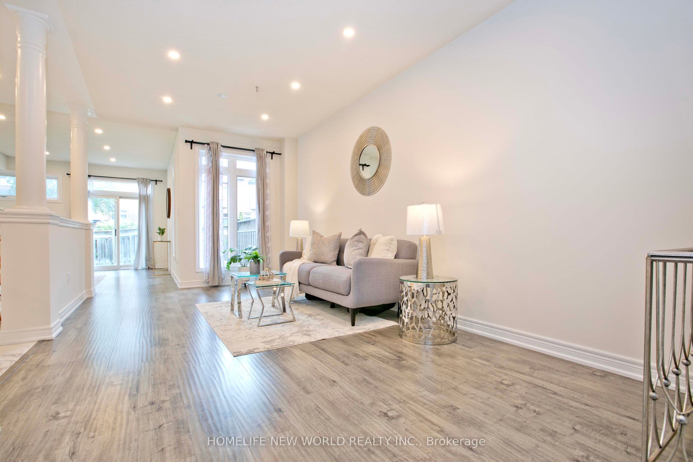 16 Venture Avenue, Richmond Hill, ON L4S 2P2