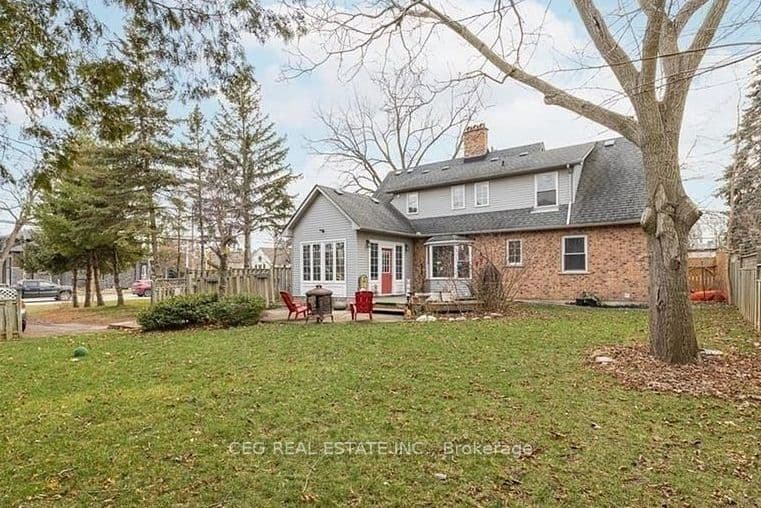 313 Bronte Road, Oakville, ON L6L 3C7