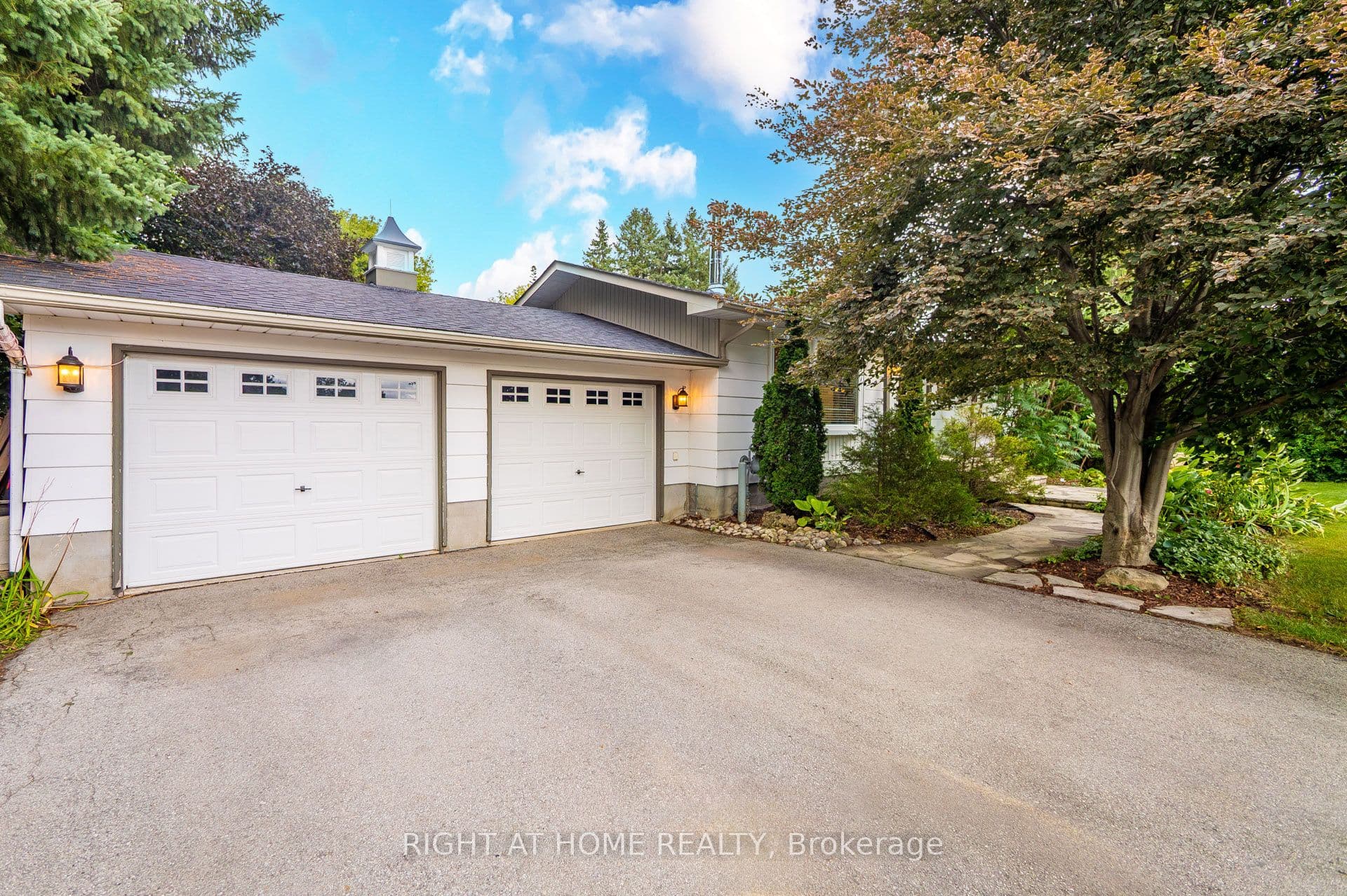 11749 Tenth Line, Halton Hills, ON L7G 4S7