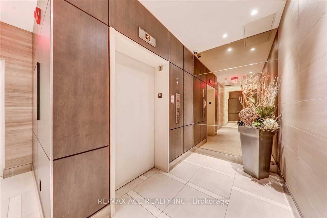 1960 Queen Street 206, Toronto, ON M4L 1H8