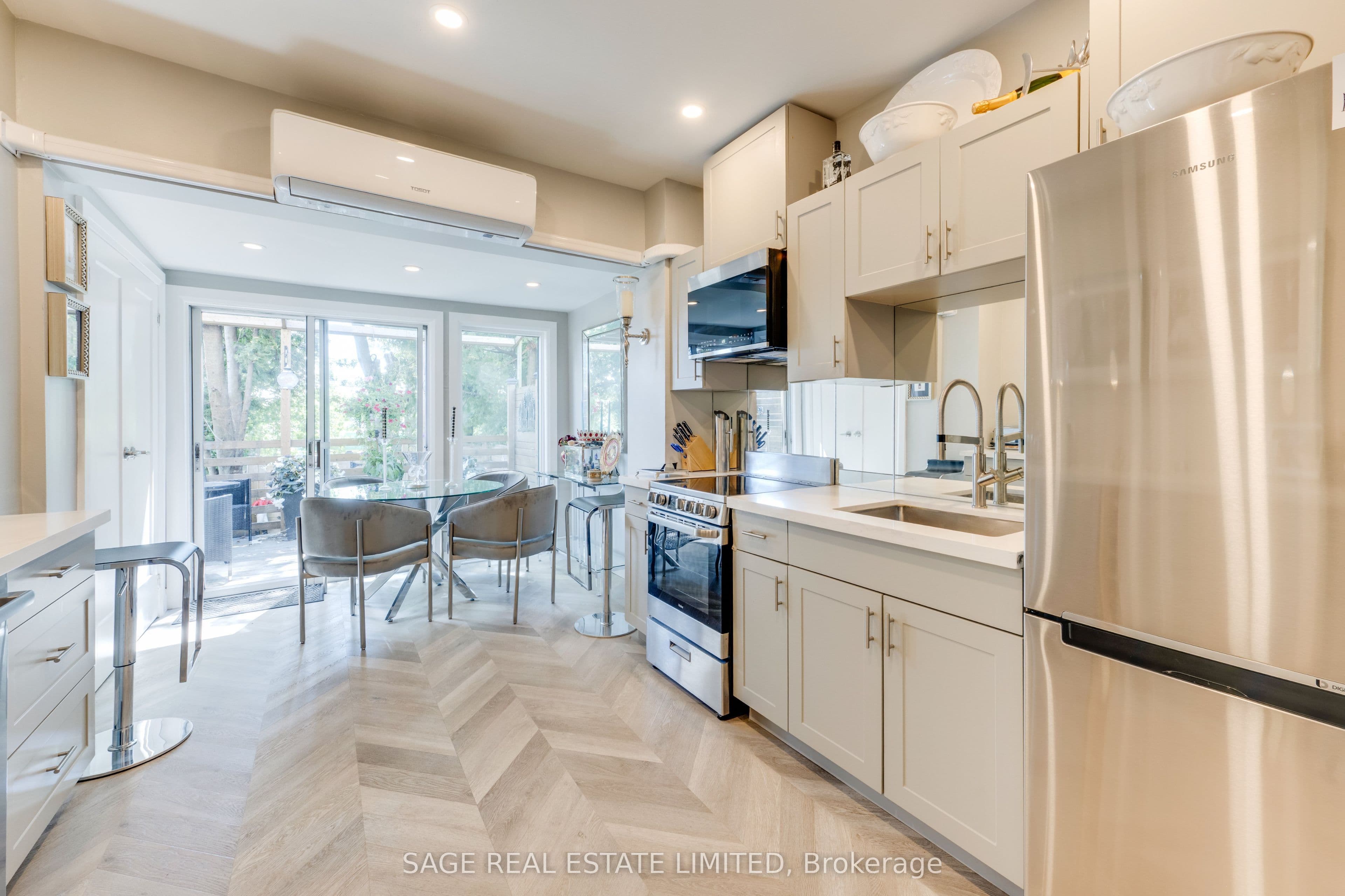 241 Langley Avenue, Toronto, ON M4K 1C1