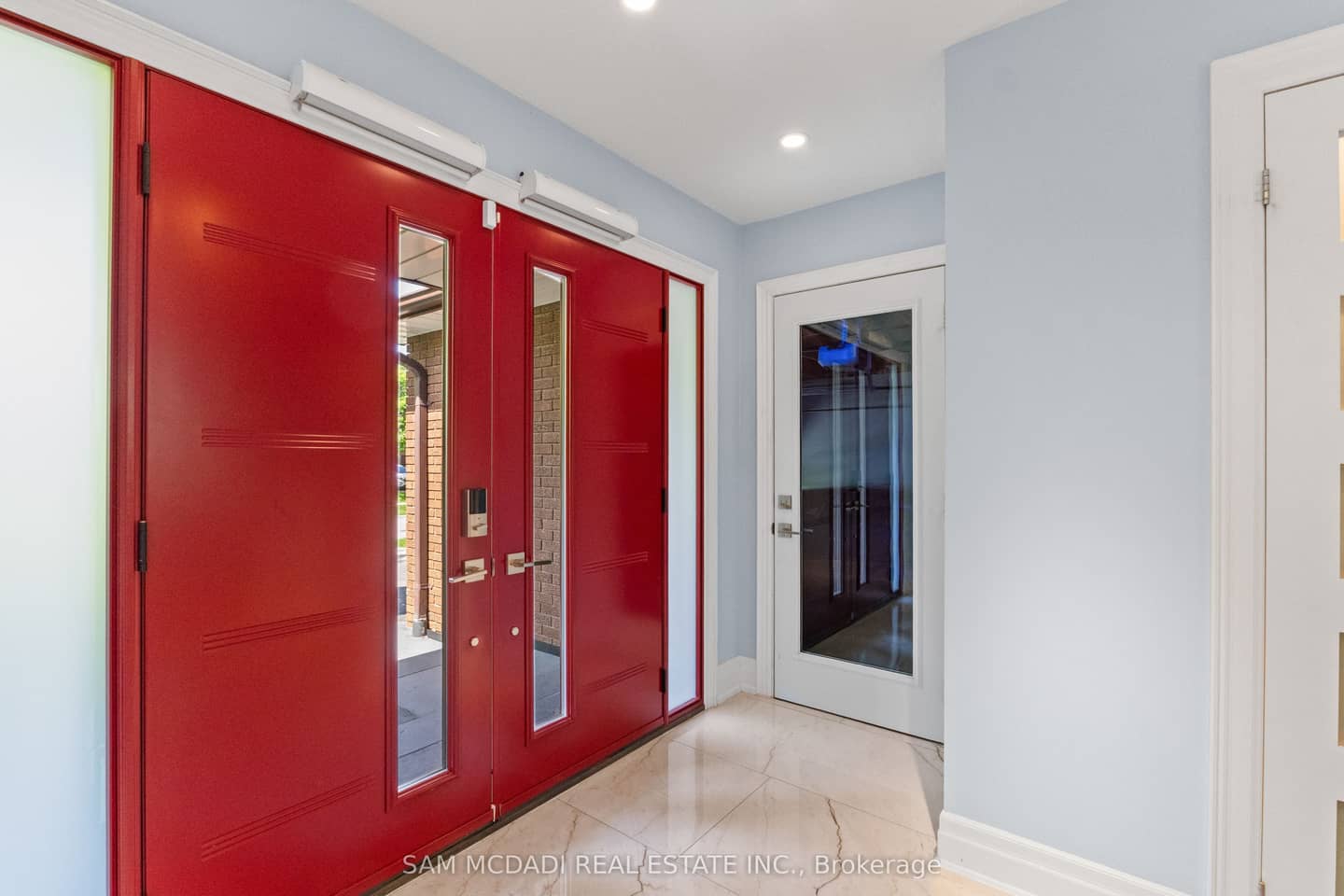 5 Canterbury Crescent, Toronto, ON M9A 5A4