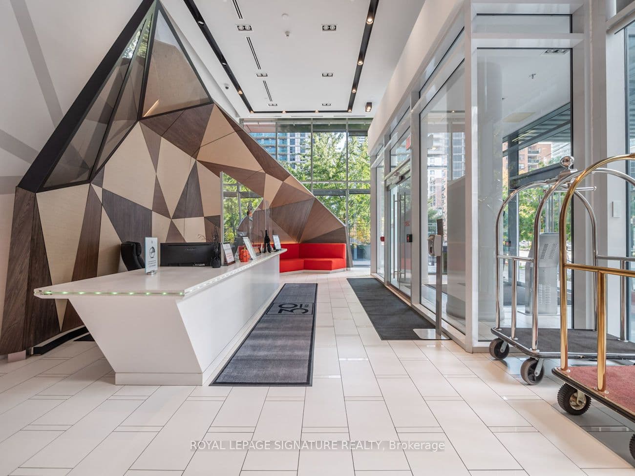 30 Roehampton Avenue 806, Toronto, ON M4P 0B9