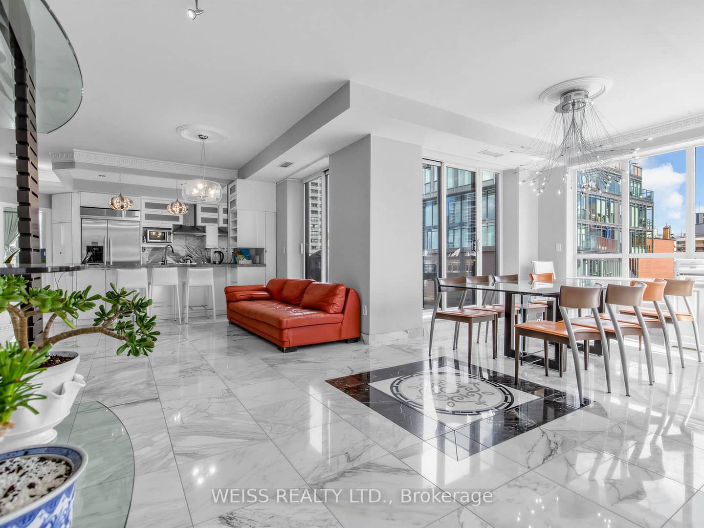 18 Beverley Street 902, Toronto, ON M5T 3L2