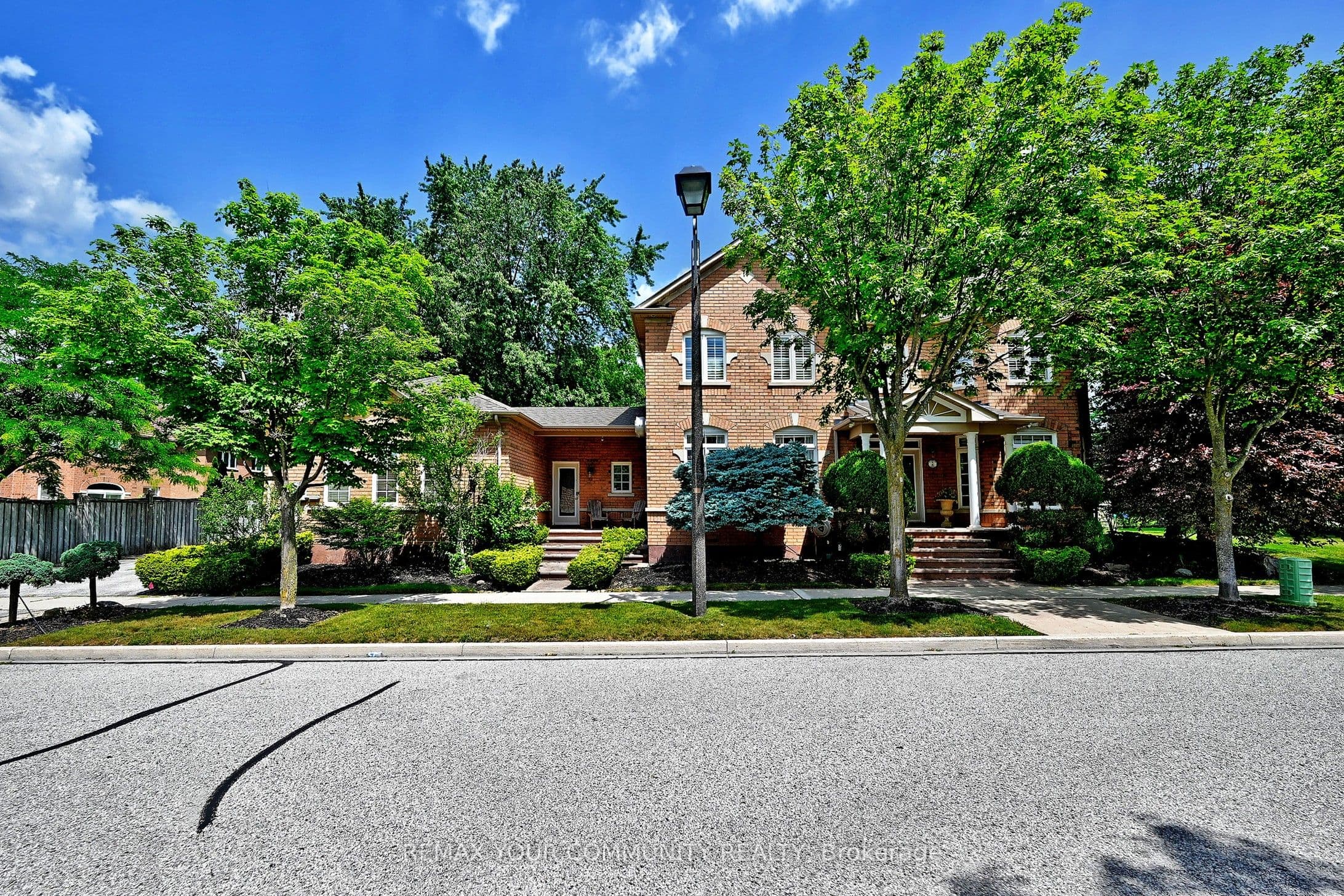 2 Winterberry Drive, Markham, ON L3S 4G3