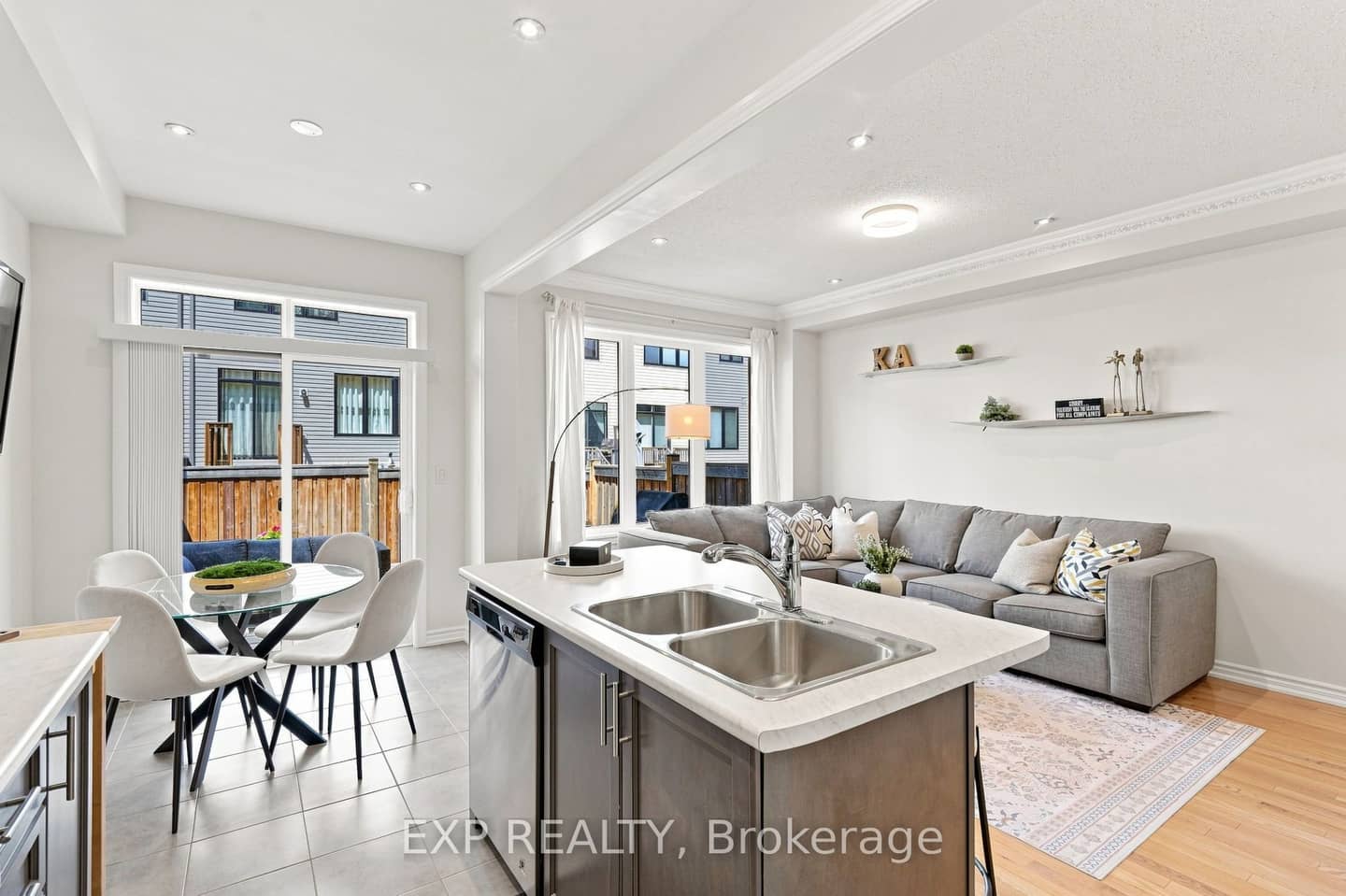 128 Chessington Avenue, East Gwillimbury, ON L9N 0R6