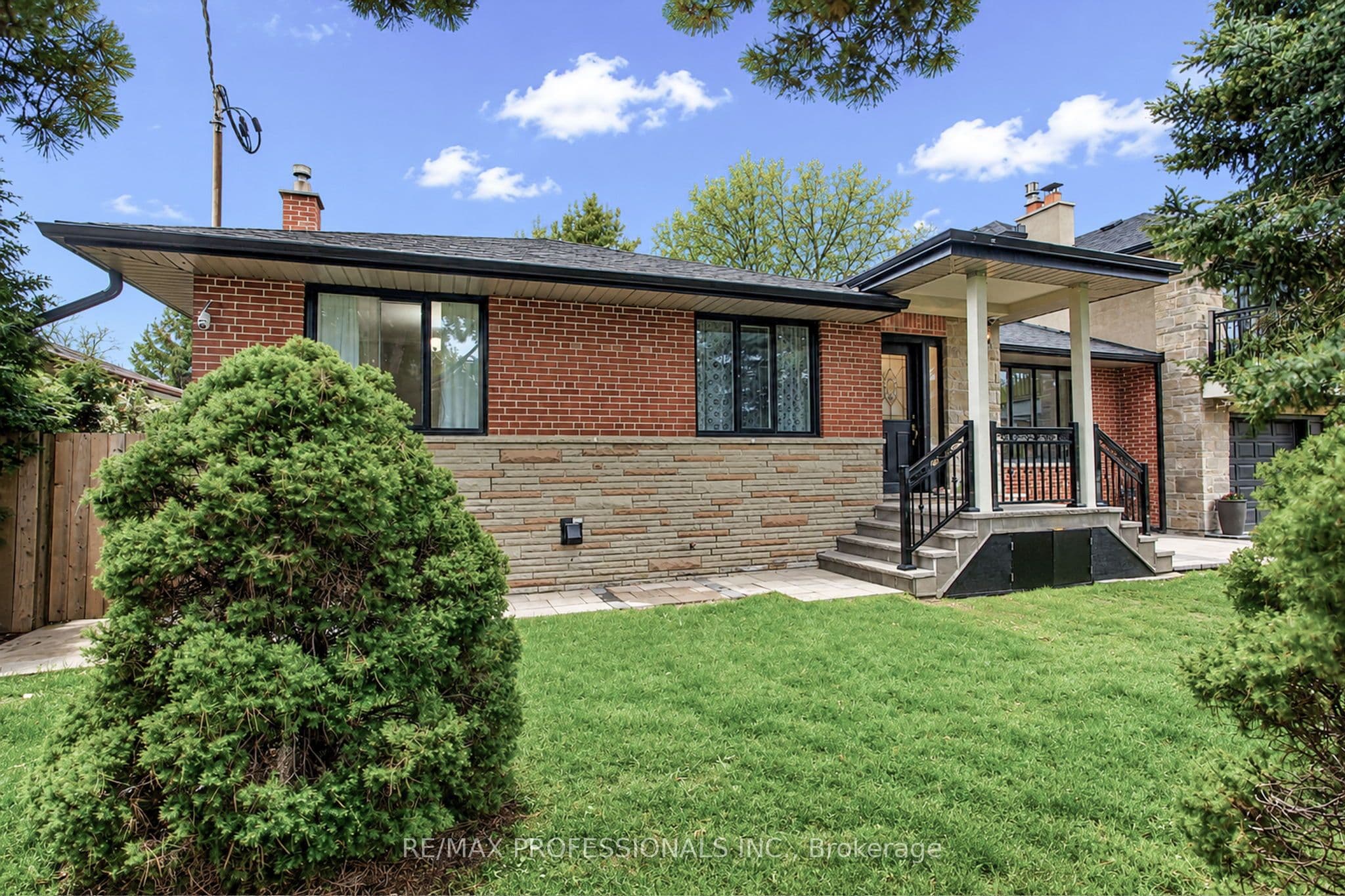 40 Cowley Avenue, Toronto, ON M9B 2E3