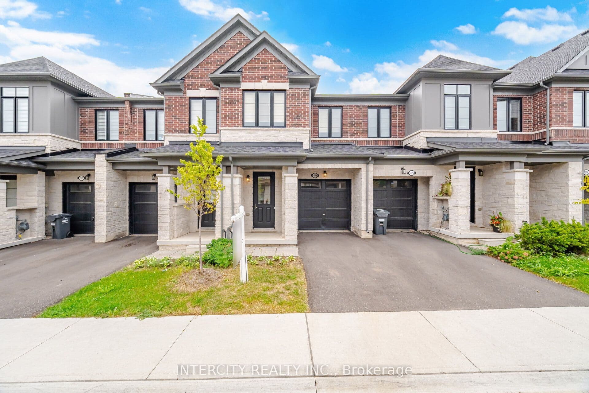 1378 National Common, Burlington, ON L7P 0Y6