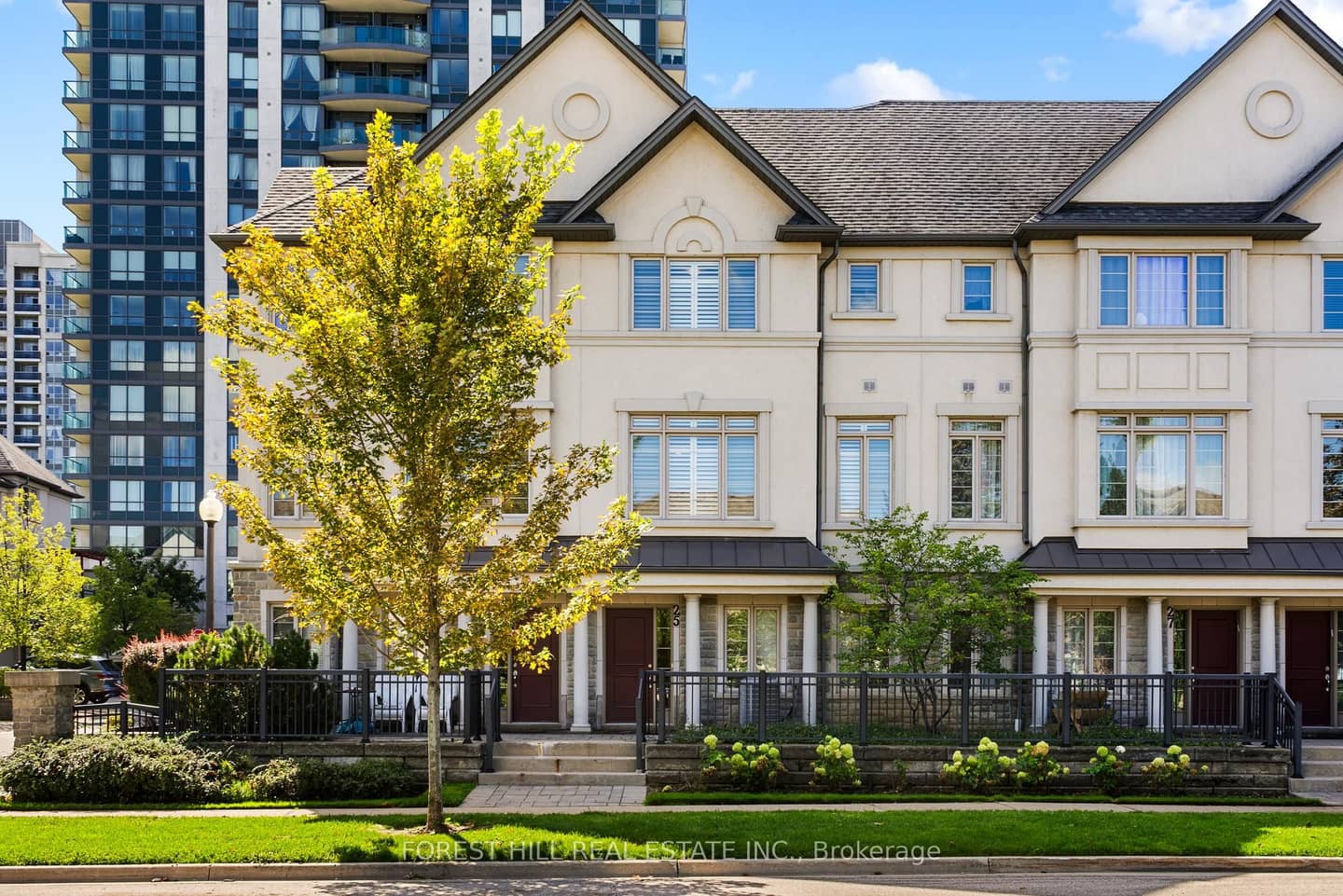 25 Beverley Glen Boulevard, Vaughan, ON L3T 2V6