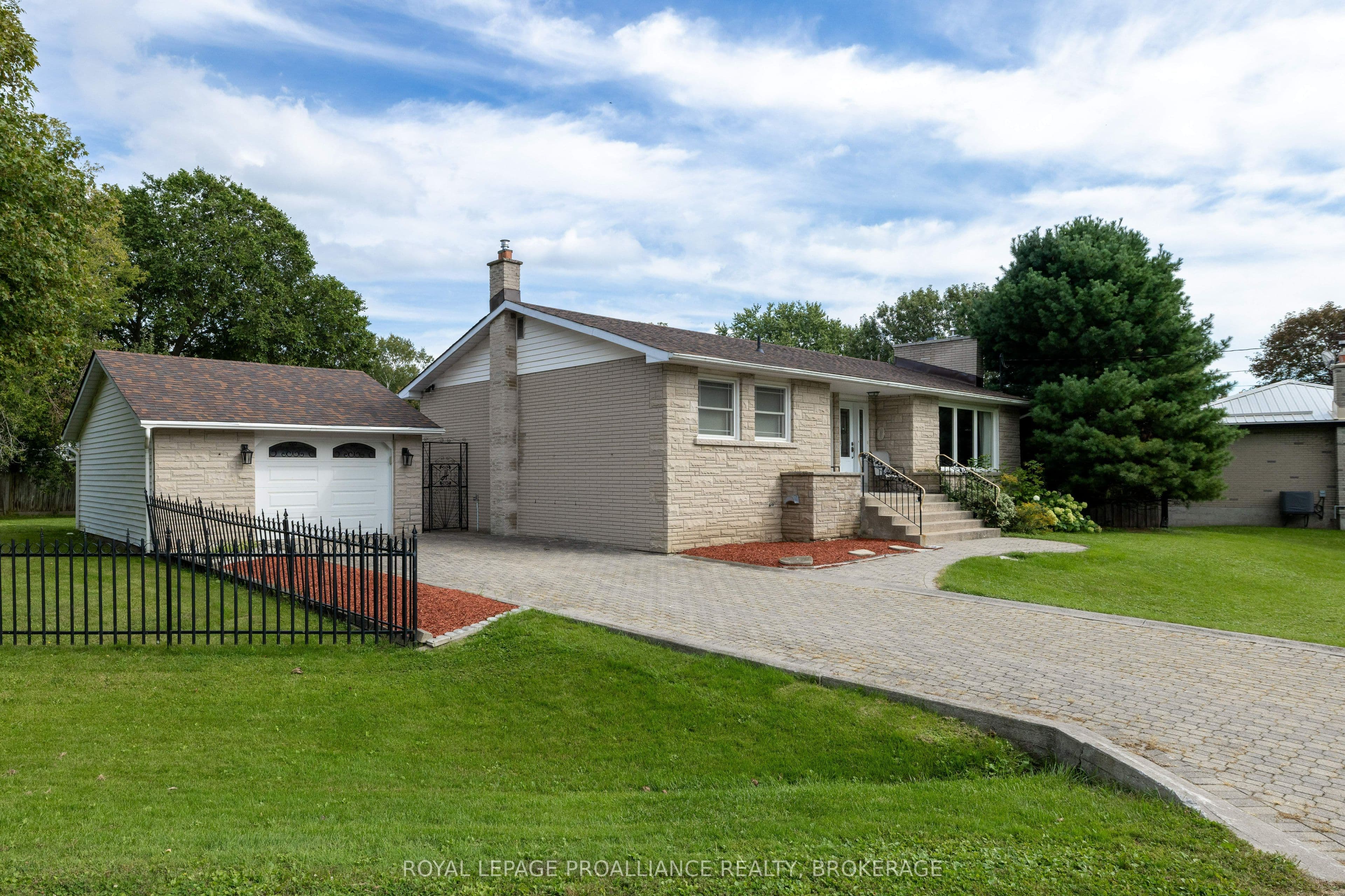 424 Maple Ridge Drive, Kingston, ON K7M 5P3