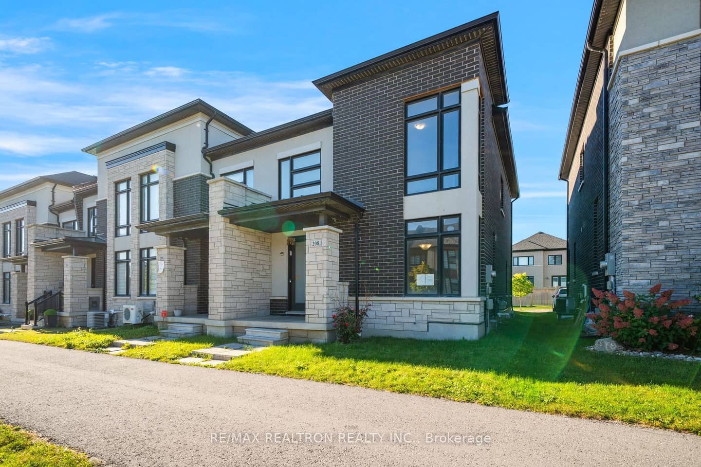 208 Coronation Road, Whitby, ON L1P 0H7