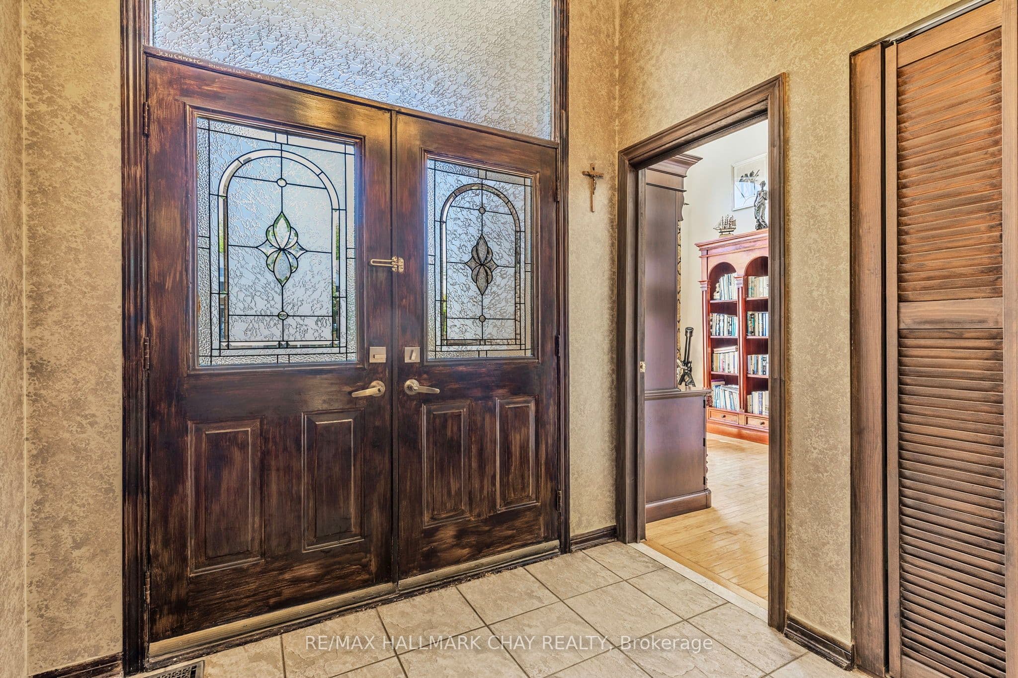 2 Old Hickory Lane, Wasaga Beach, ON L9Z 3A9