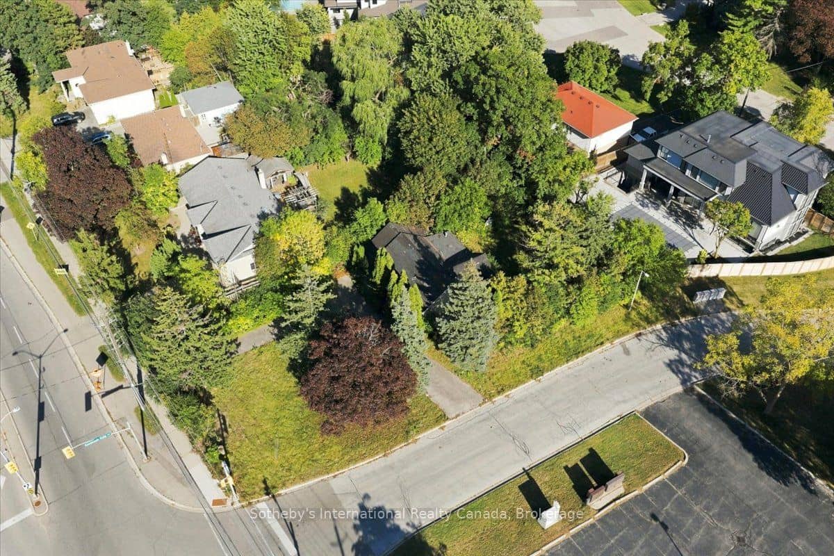 1428 Rebecca Street, Oakville, ON L6L 1Z5