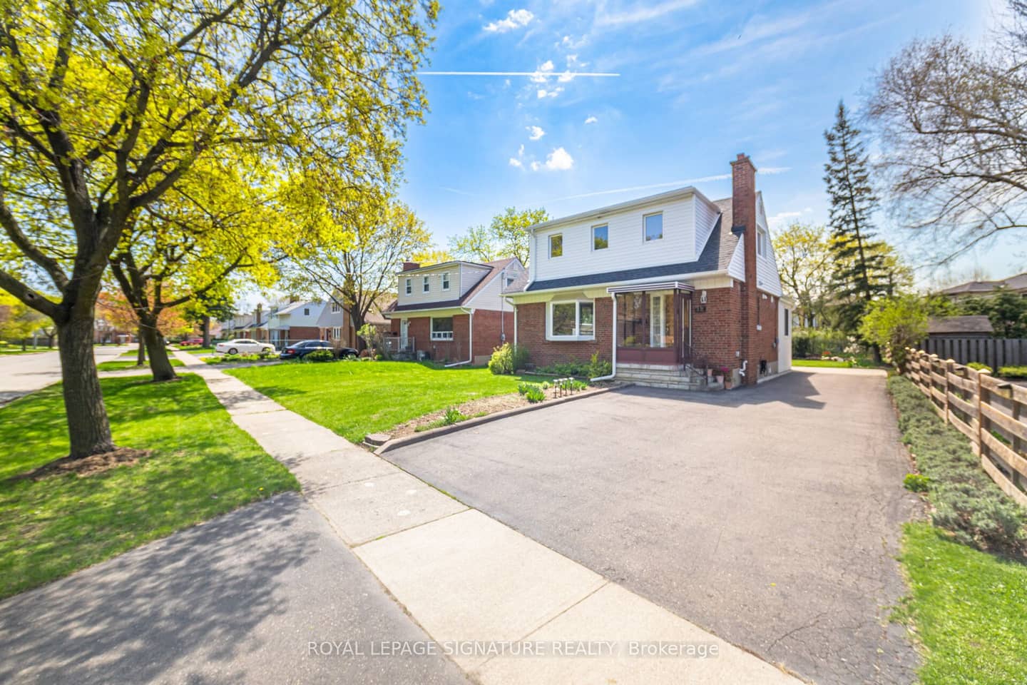 18 Erlesmere Avenue, Brampton, ON L6W 2T5