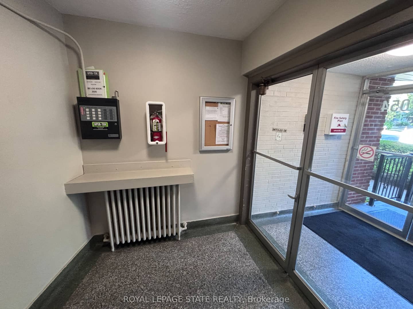 2054 Courtland Drive 404, Burlington, ON L7R 1R8