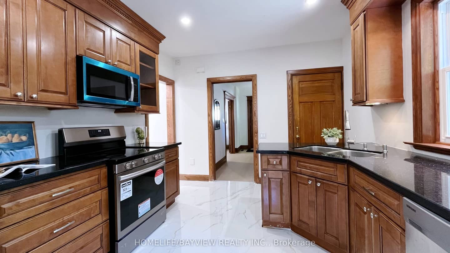 82 Centre Street E, Richmond Hill, ON L4C 1A4