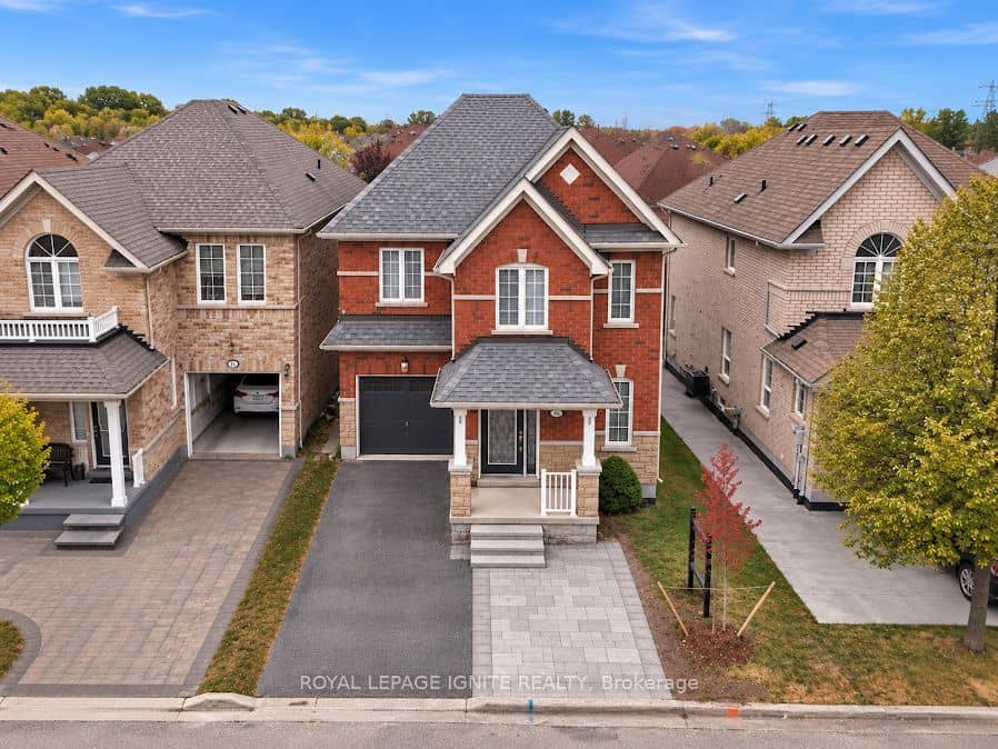 18 Feint Drive, Ajax, ON L1T 0E5