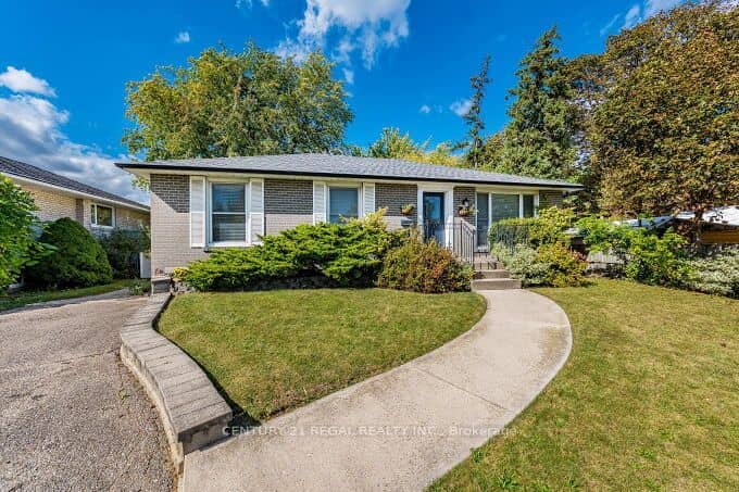 2 Alderbury Crescent, Brampton, ON L6T 1P6