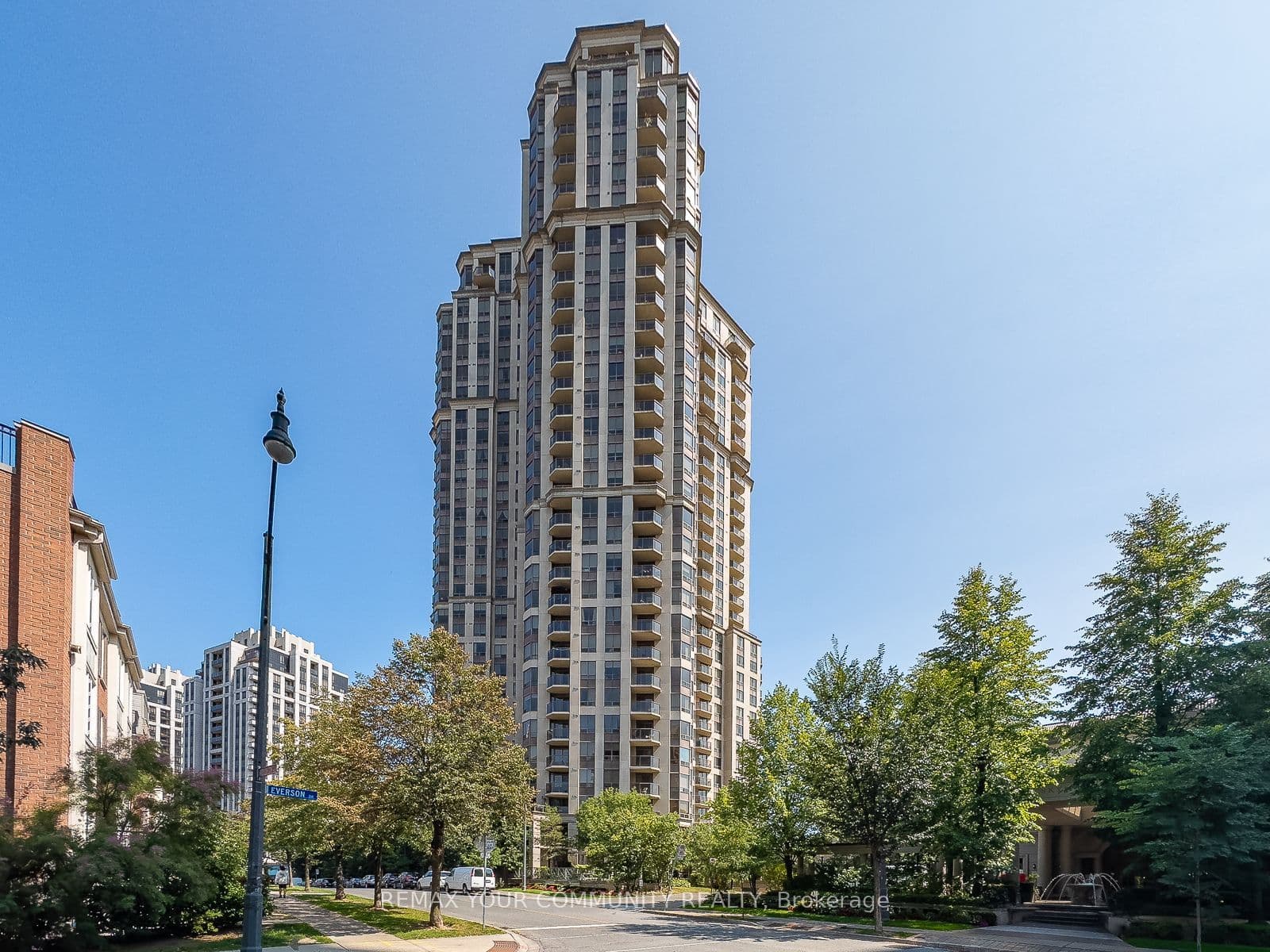 80 Harrison Garden Boulevard 318, Toronto, ON M2N 7E3