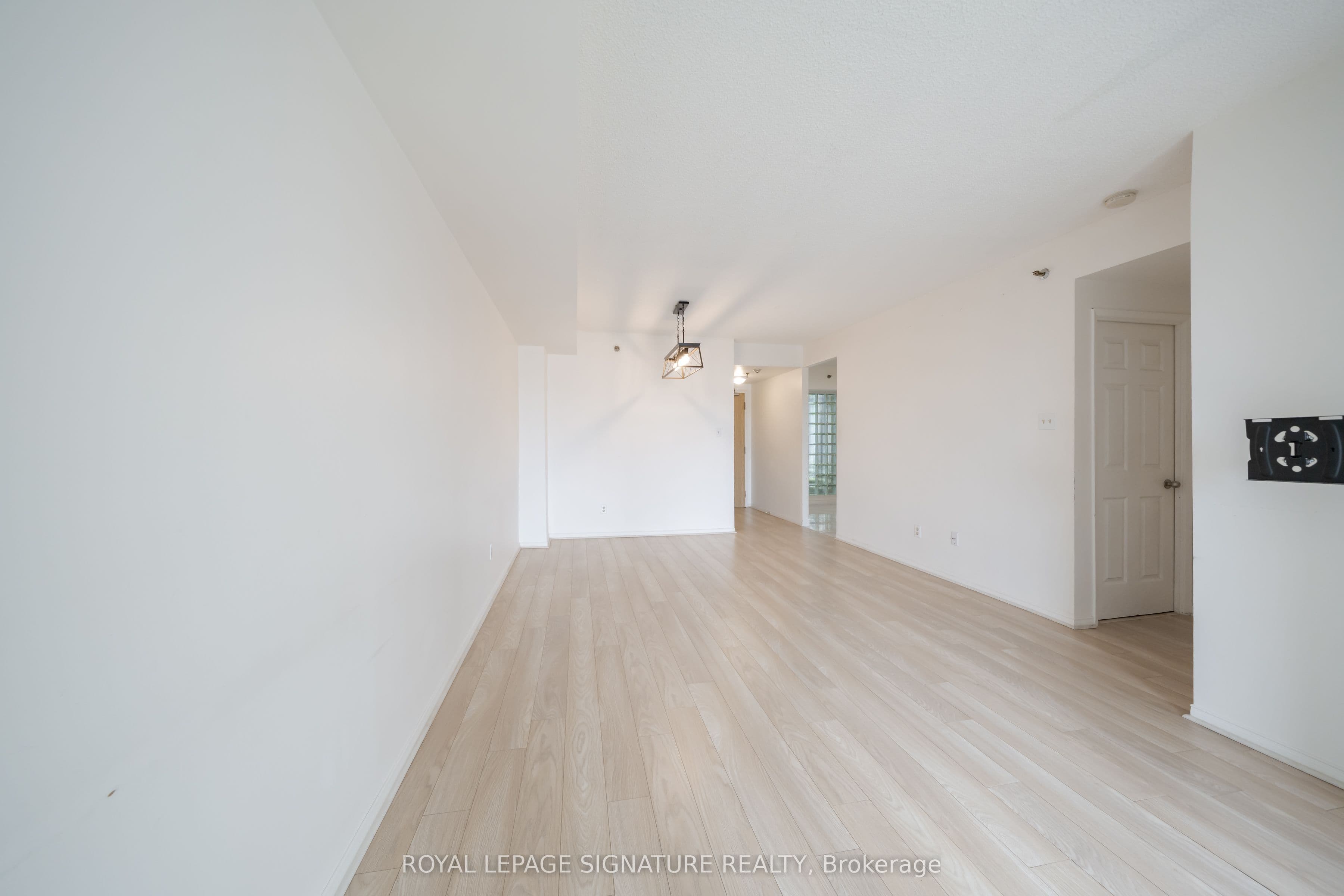 5800 Sheppard Avenue E 316, Toronto, ON M1B 5J7