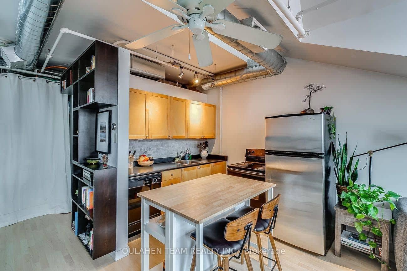 284 St Helens Avenue 129, Toronto, ON M6H 4A4