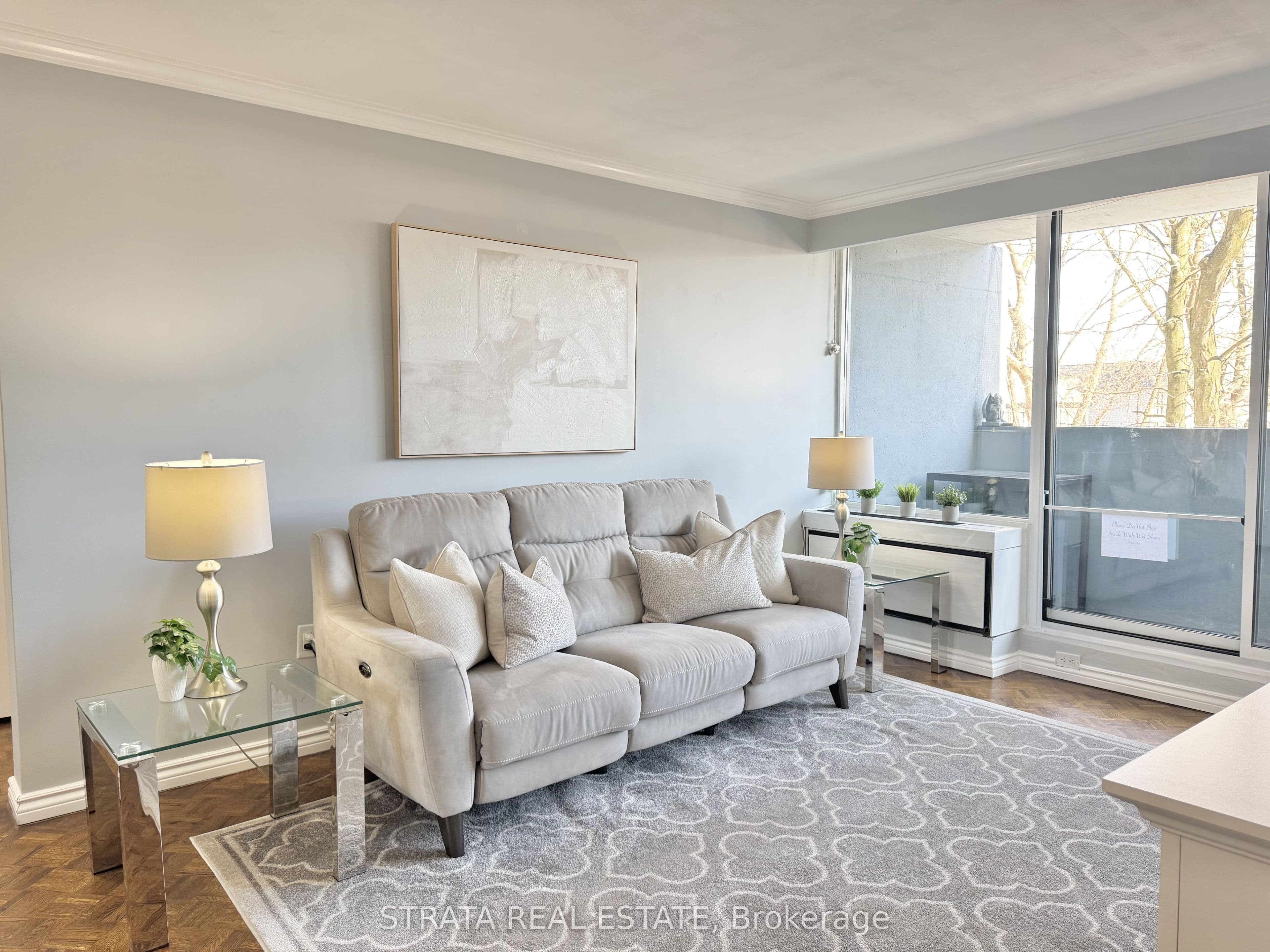 3555 Bathurst Street 203, Toronto, ON M6A 2Y8
