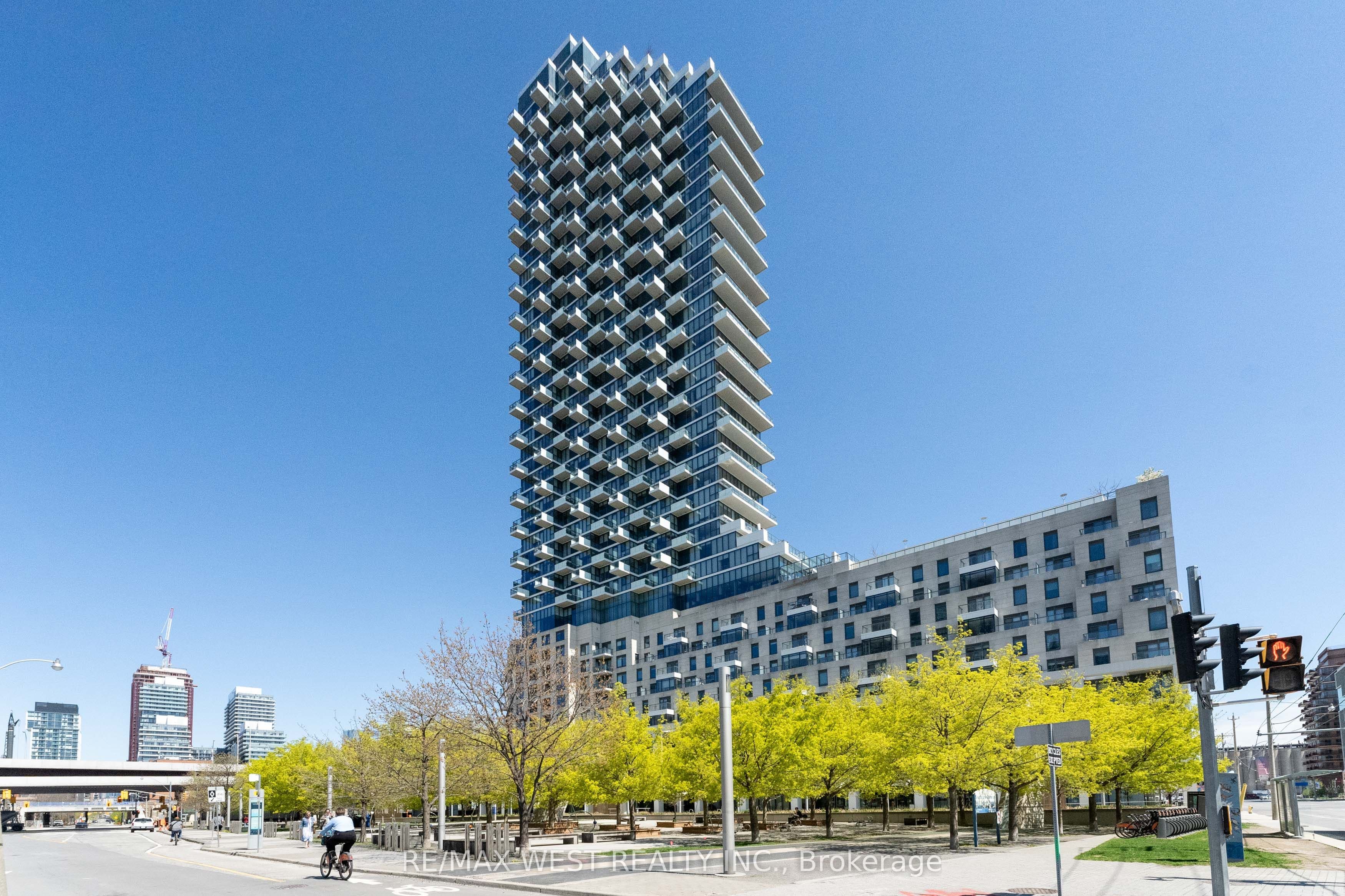 16 Bonnycastle Street 2002, Toronto, ON M5A 3T7