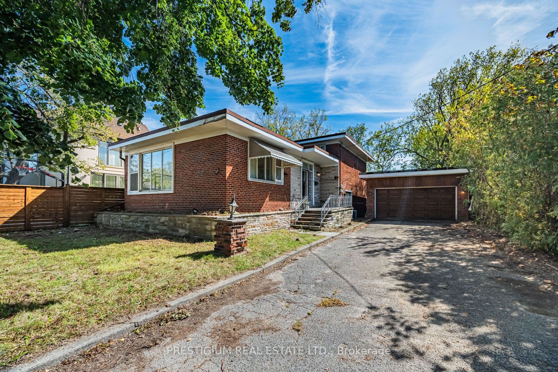 75 Stormont Avenue, Toronto, ON M5N 2C3