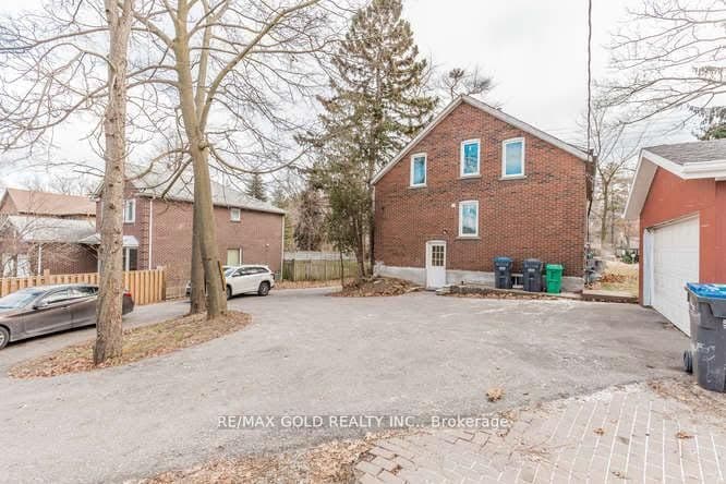 961 Lakeshore Road W, Mississauga, ON L5H 1H8