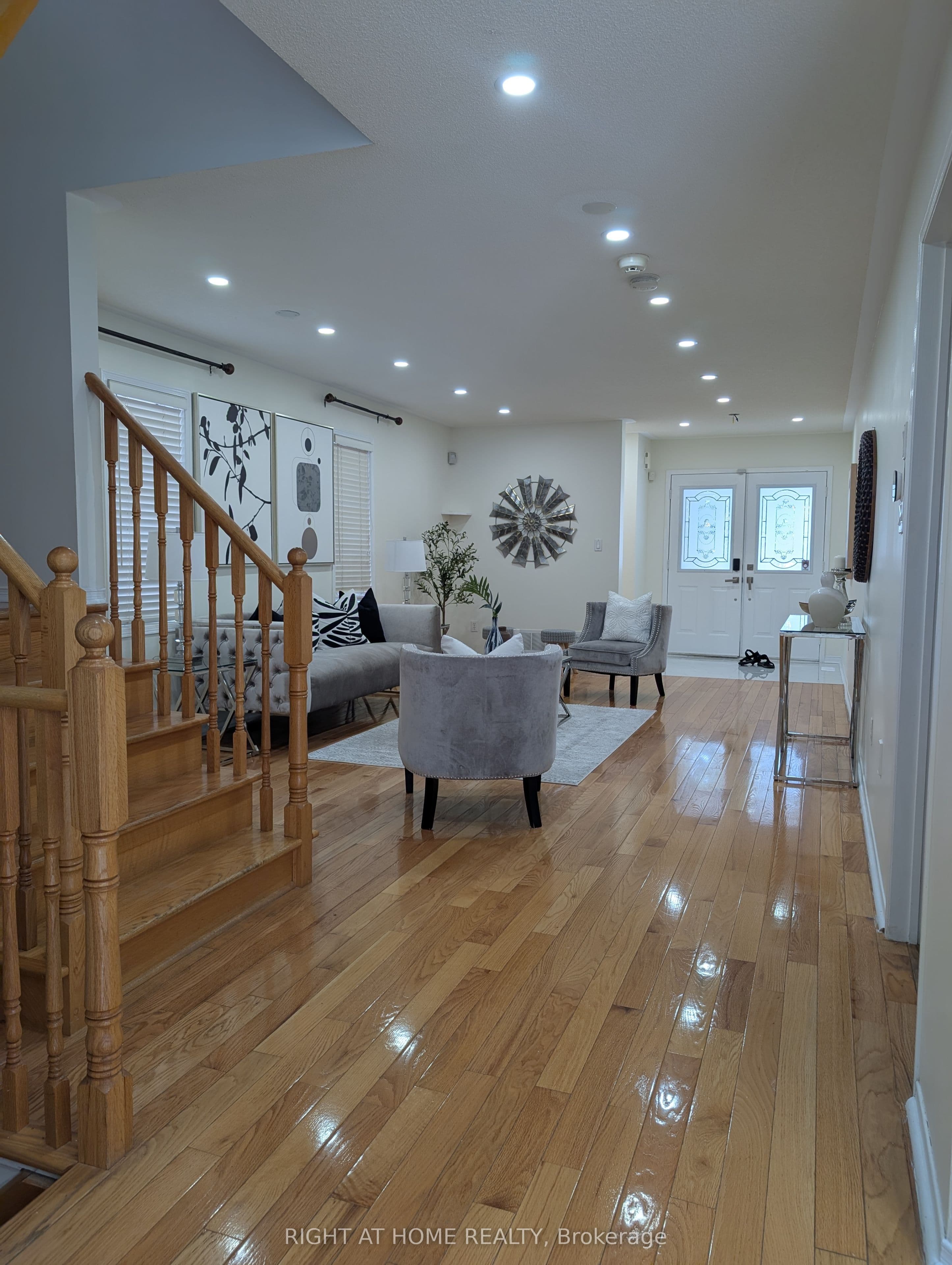 158 Hollywood hill Circle, Vaughan, ON L4H 2P2
