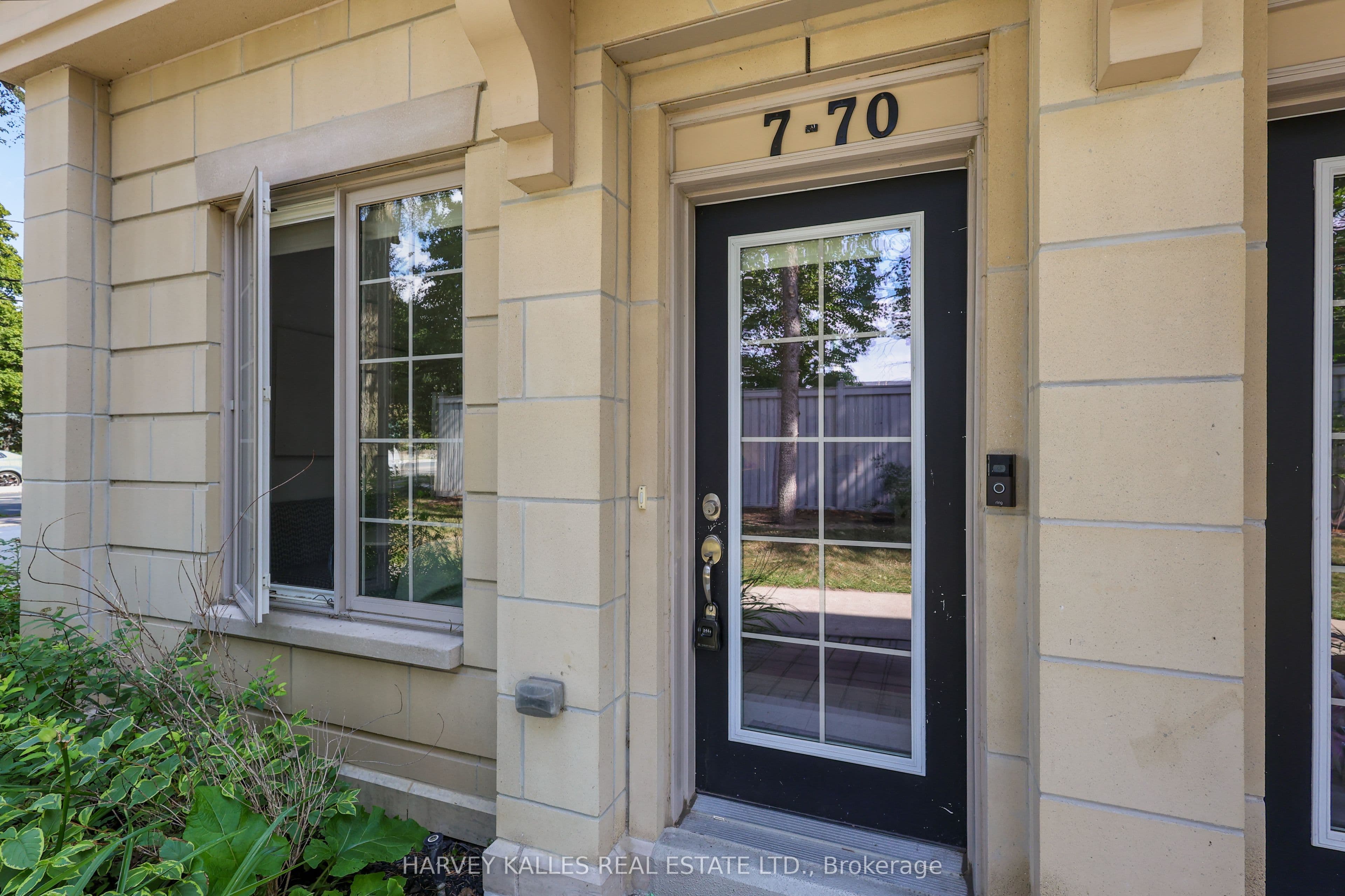 70 Hargrave Lane 7, Toronto, ON M4N 0A4