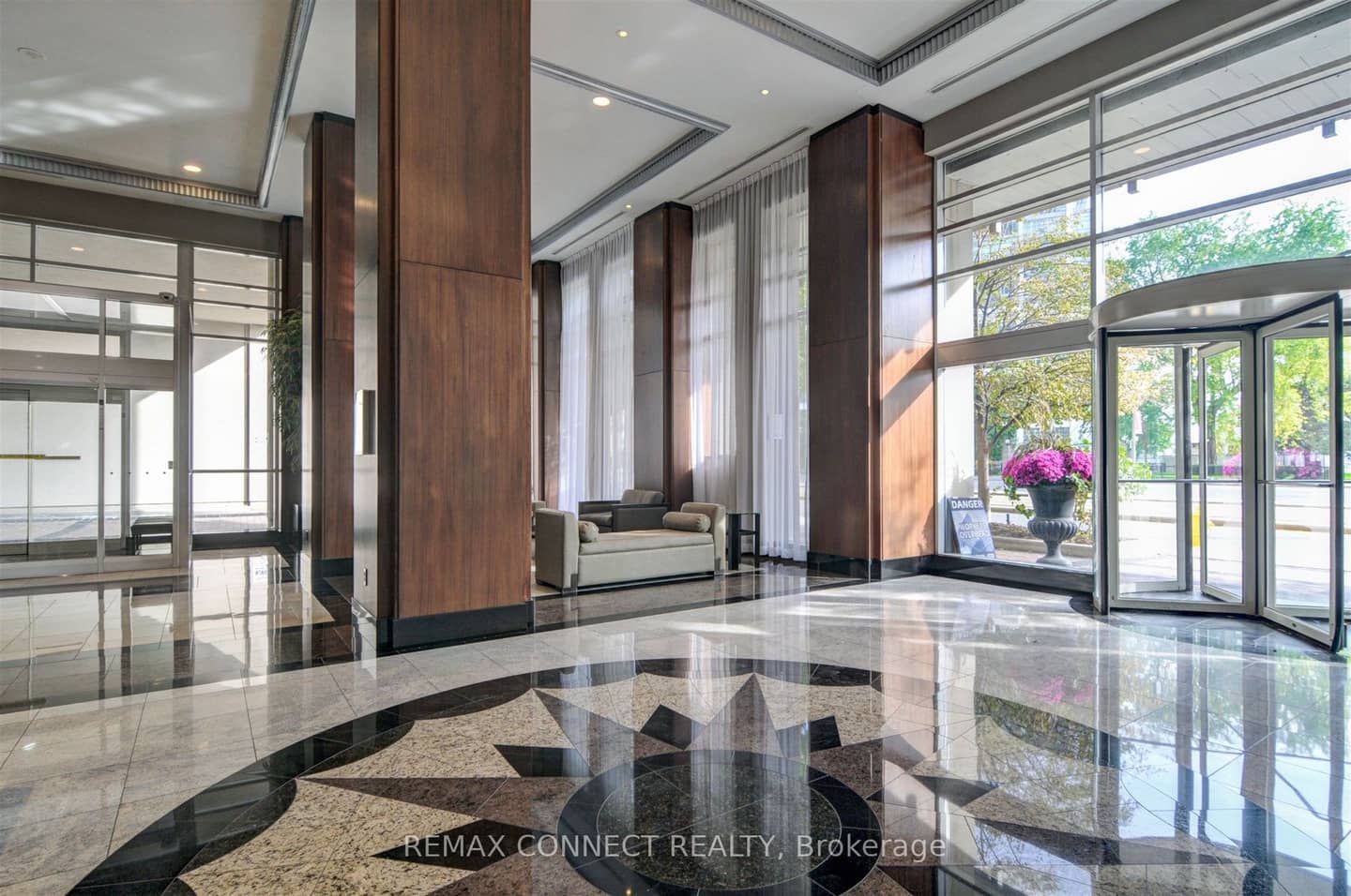 628 Fleet Street PH1, Toronto, ON M5V 1A8
