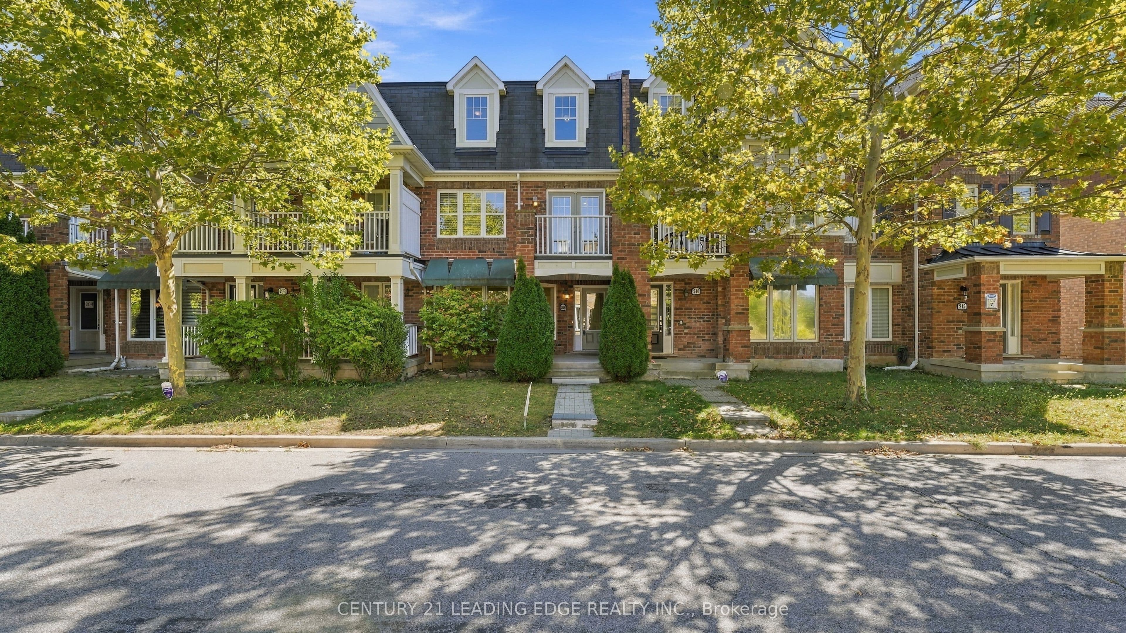208 Magurn Gate, Milton, ON L9T 7B4