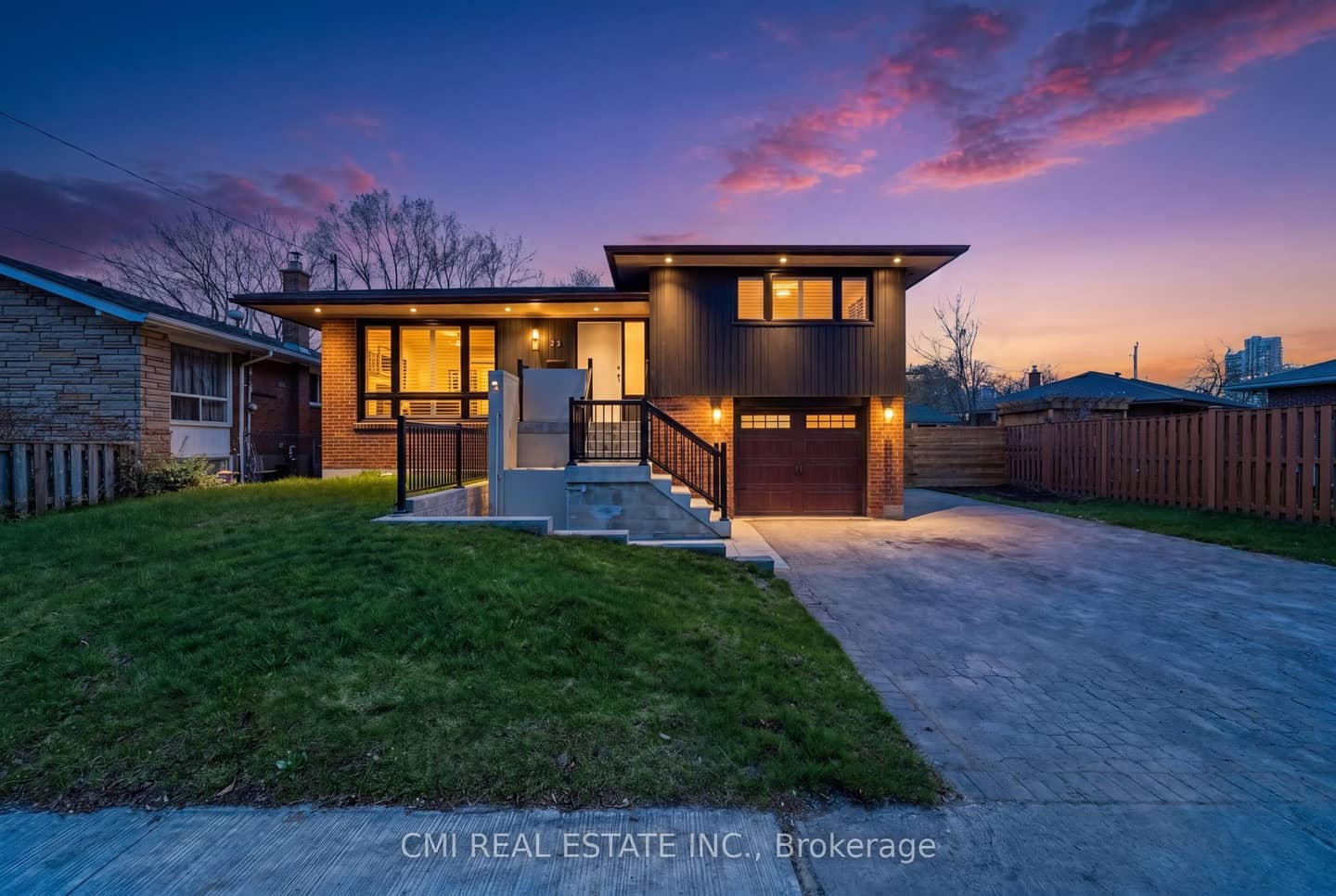 39 Earlton Road, Toronto, ON M1T 2R4