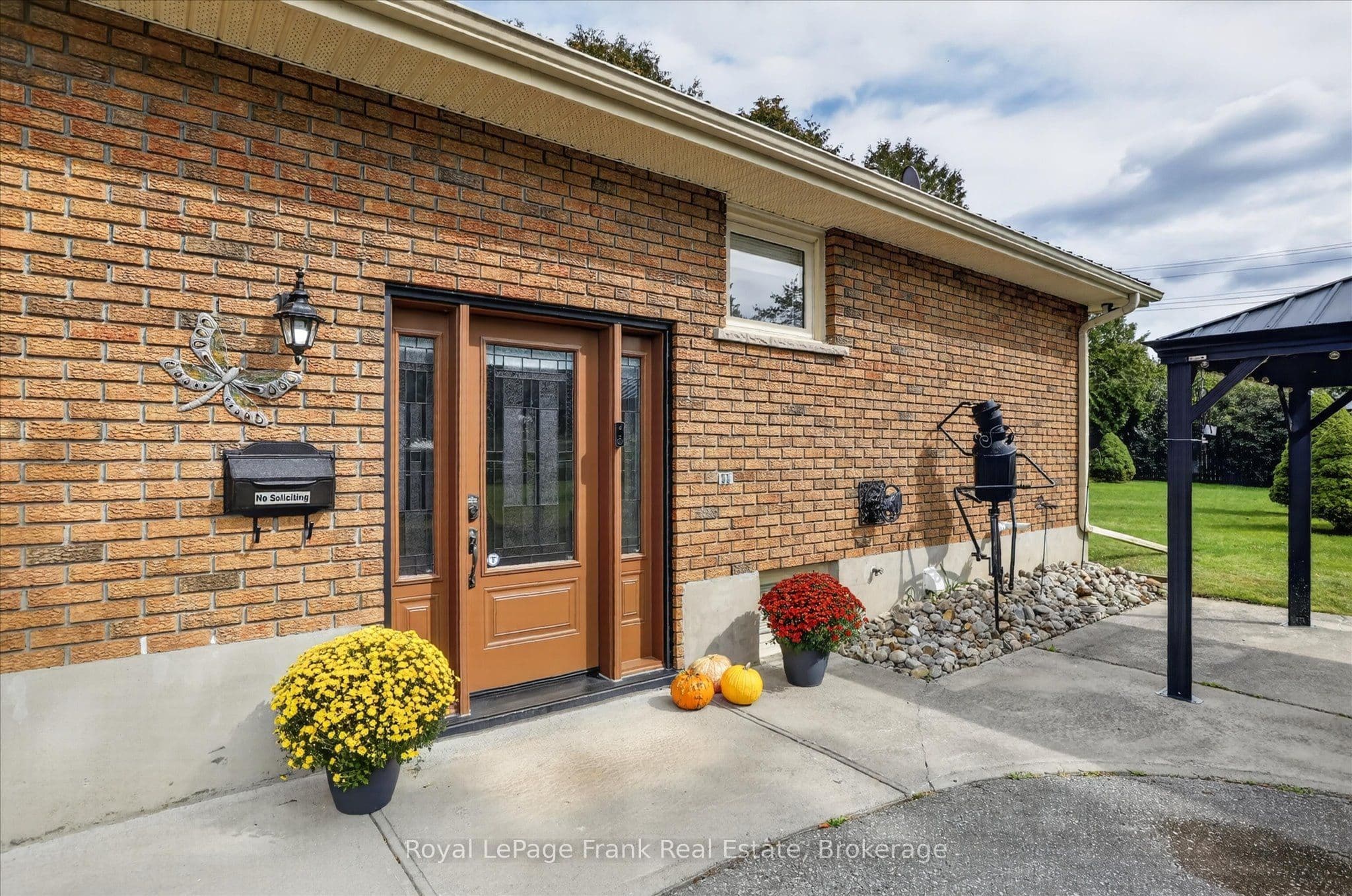 948 St Pauls Street, Peterborough, ON K9H 6J6