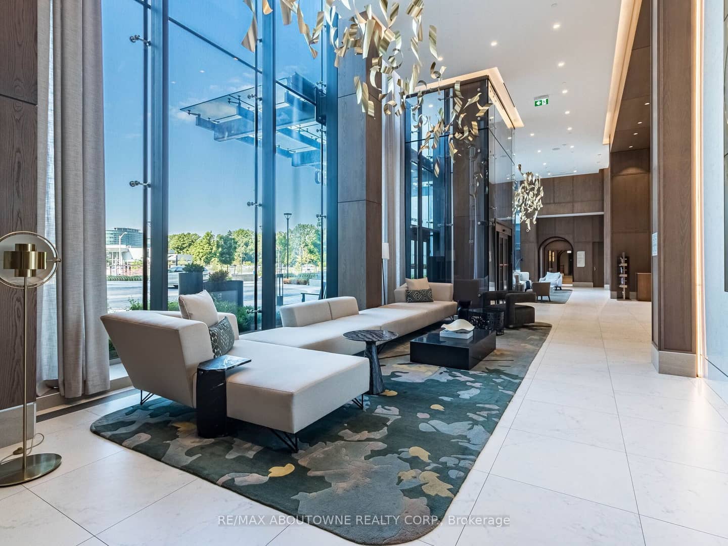 30 Inn On The Park Drive 2208, Toronto, ON M3C 0P7