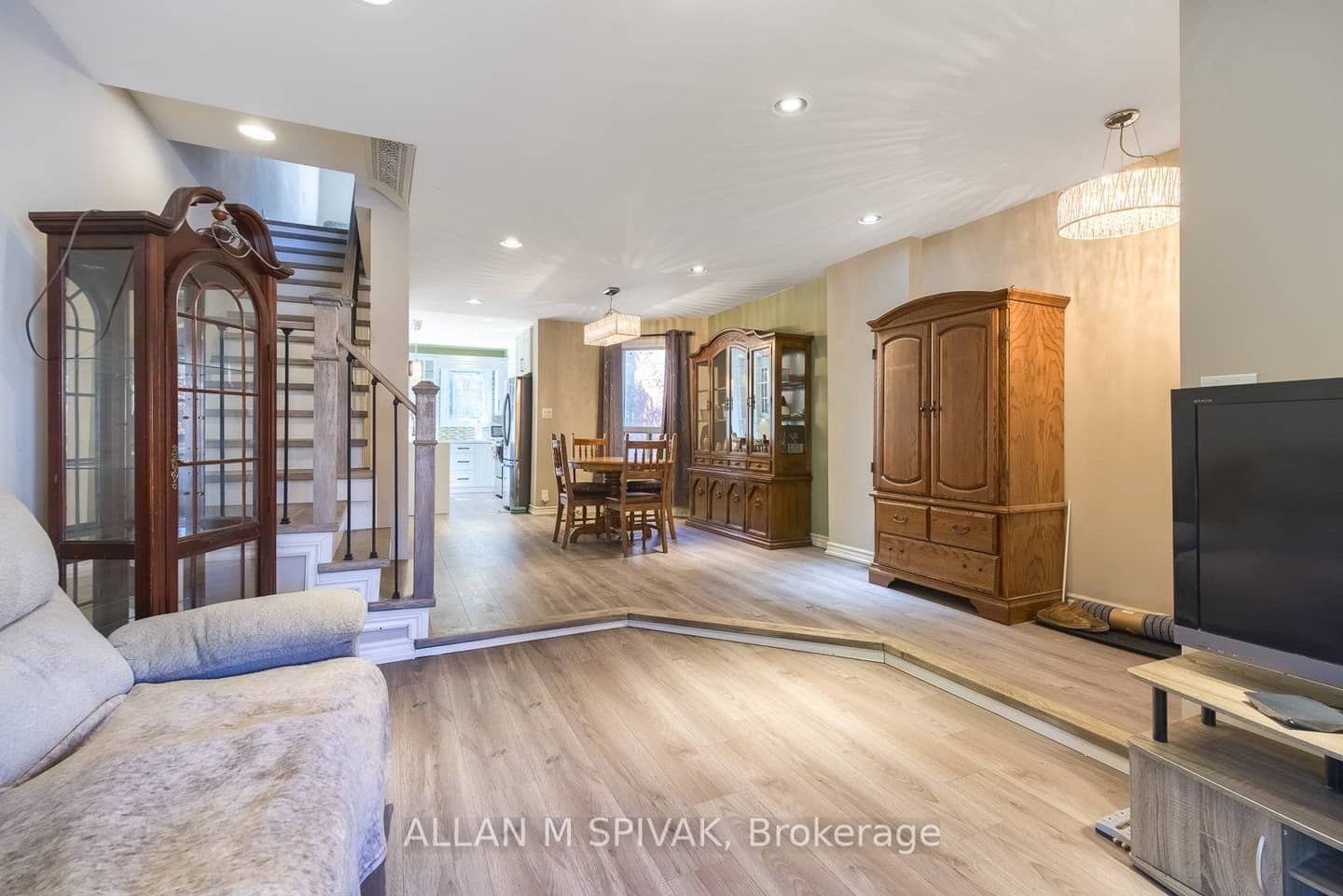 442 Crawford Street, Toronto, ON M6G 3J6