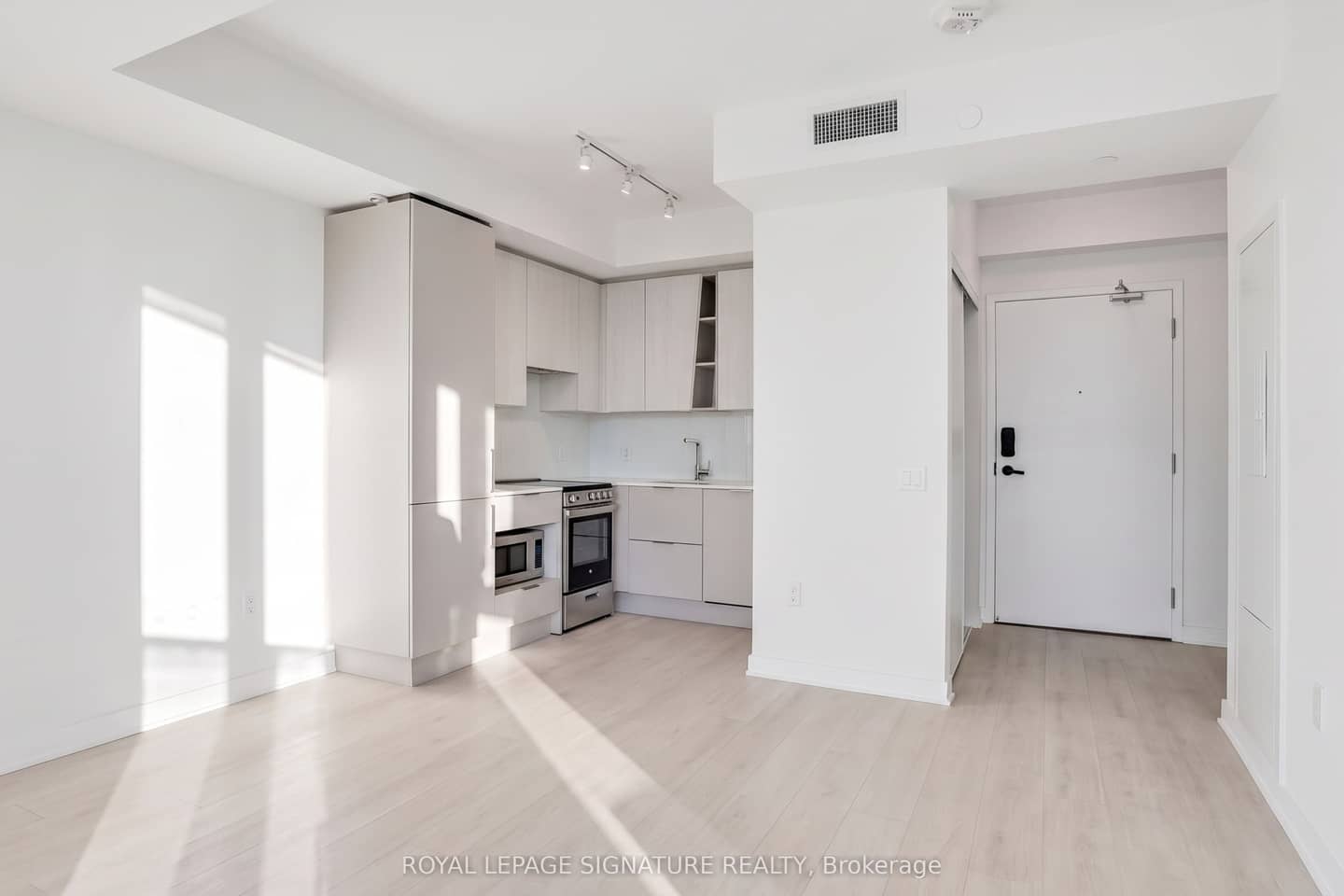 3900 Confederation Parkway 610, Mississauga, ON L5B 0M3