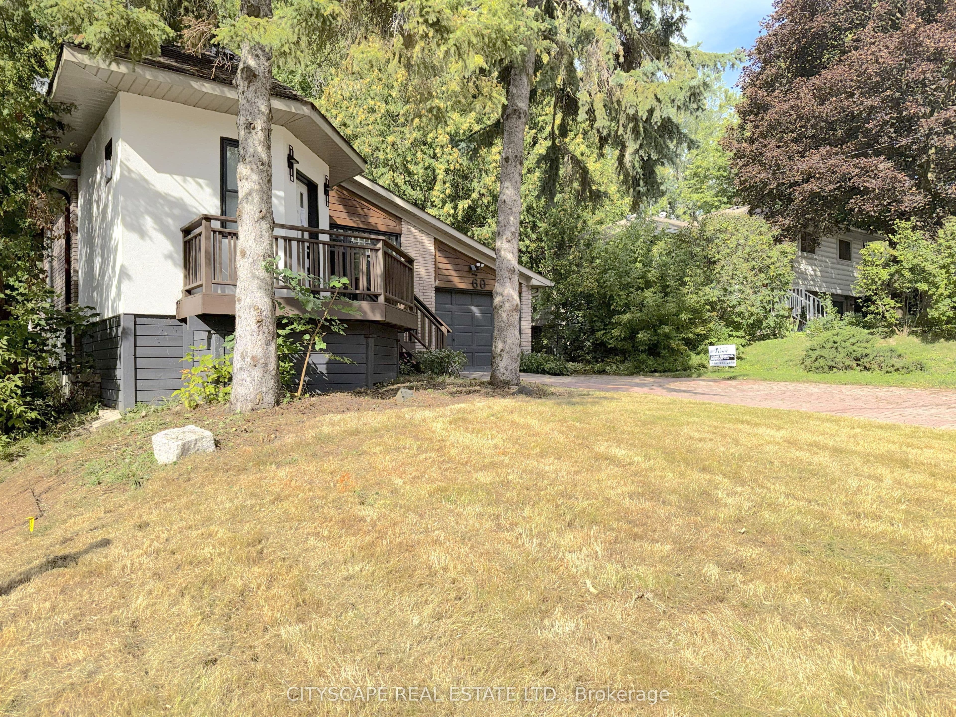 60 Hillview Drive, Newmarket, ON L3Y 4H9