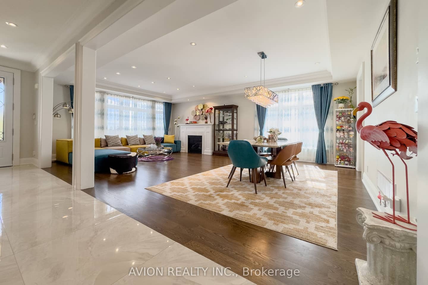 220 Falstaff Avenue, Toronto, ON M6L 2E9