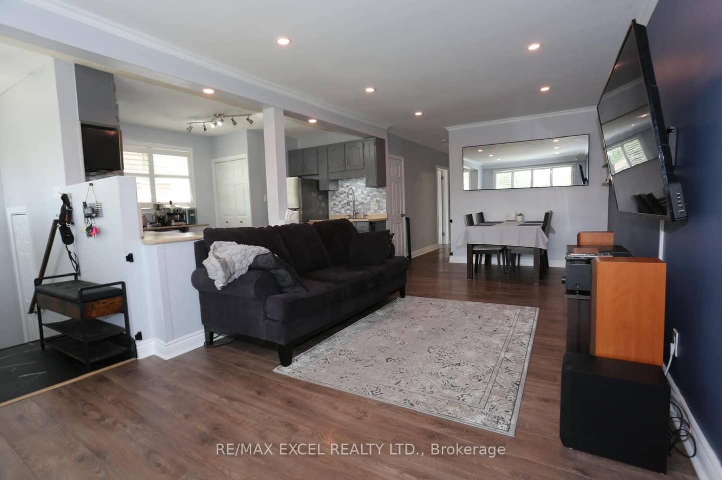 44 Lindsay Avenue, Newmarket, ON L3Y 4N6