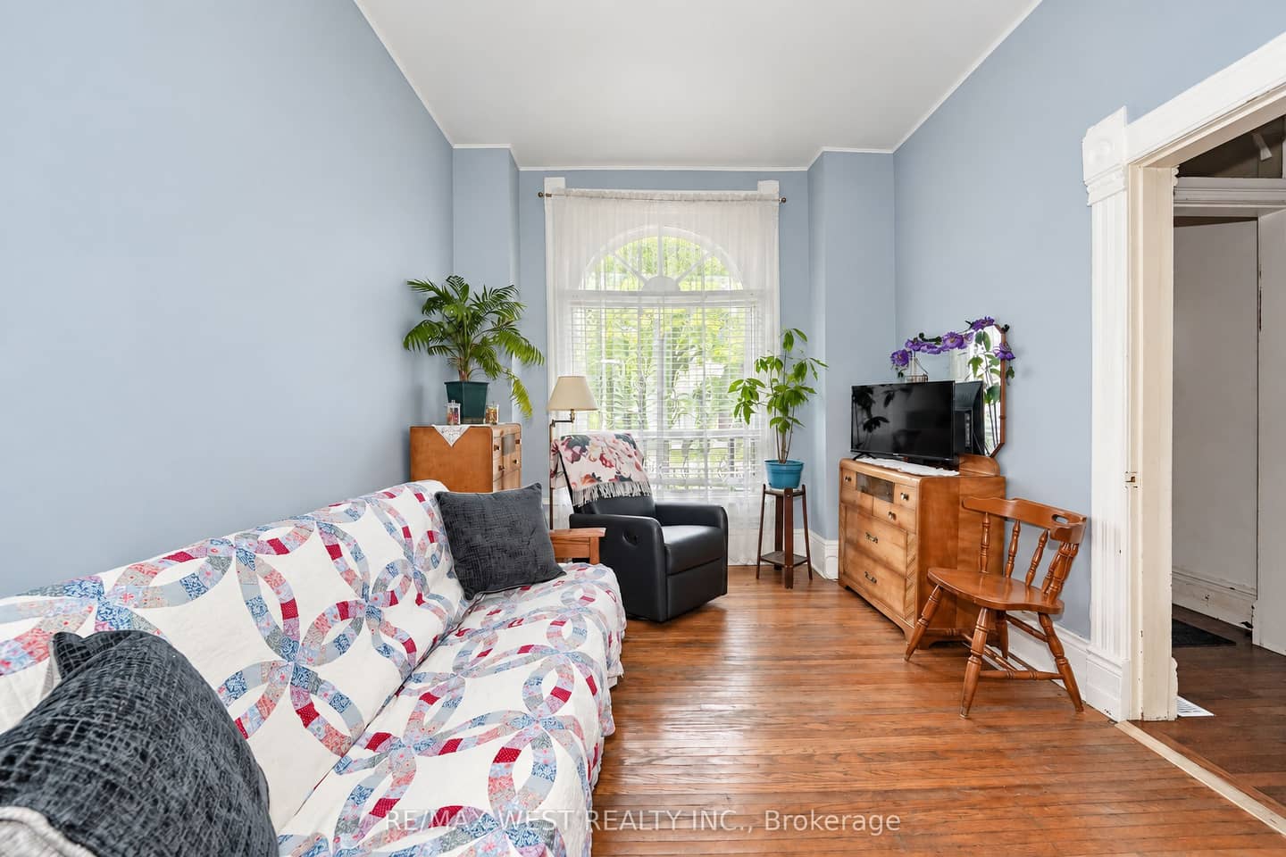 9 Northumberland Street, Toronto, ON M6H 1P8