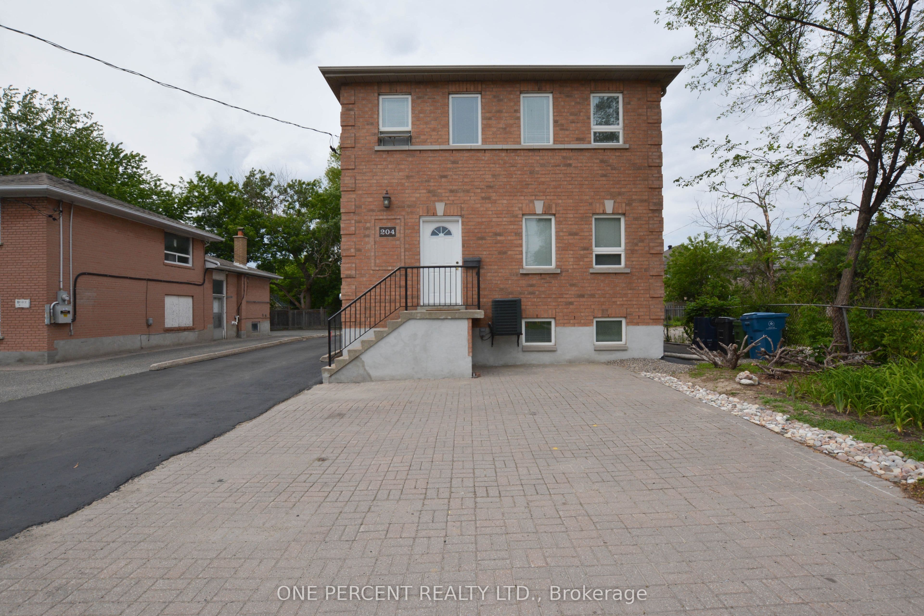 204 Sheppard Avenue W, Toronto, ON M2N 1N1