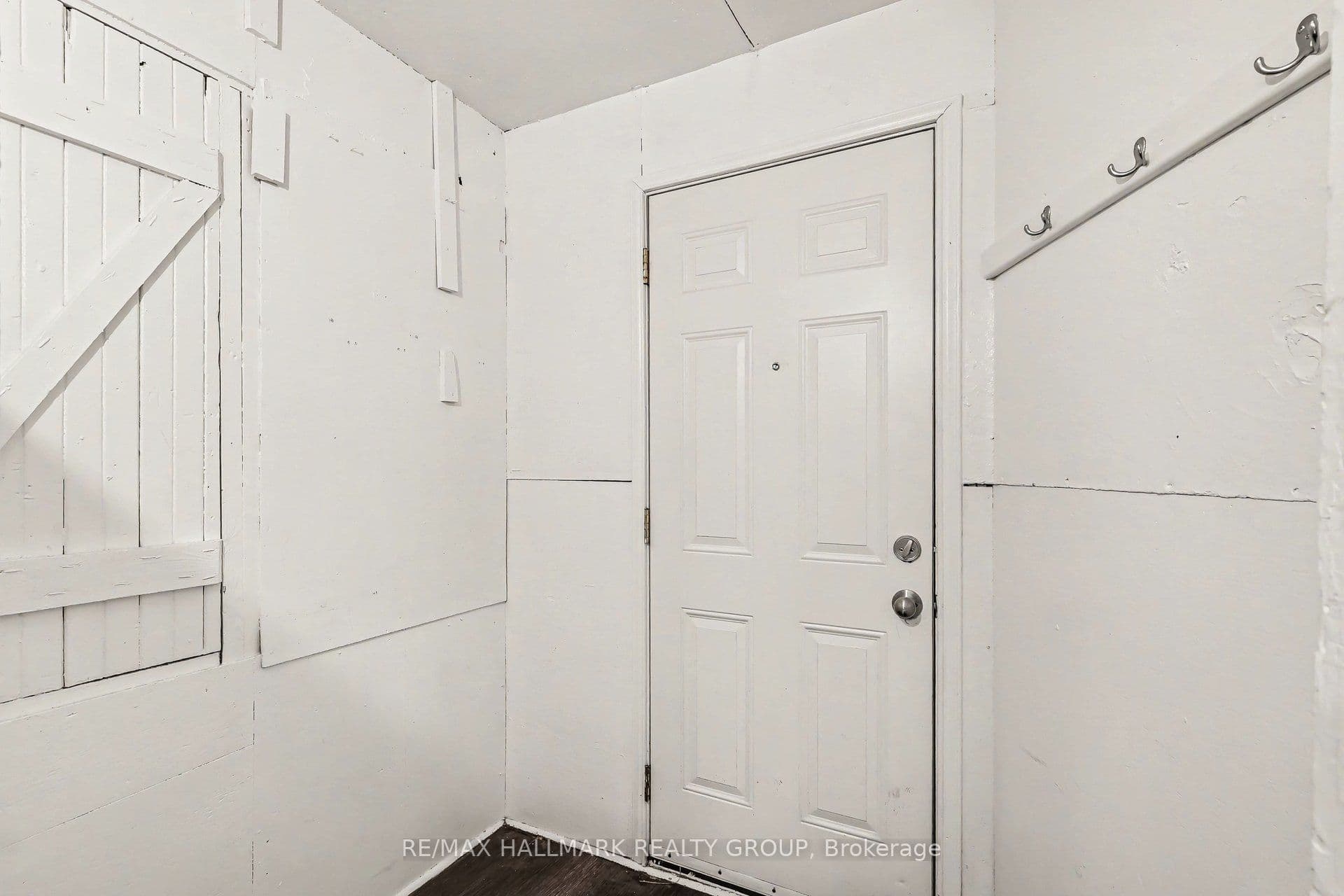 64 COBOURG Street 2, Lower Town - Sandy Hill, ON K1N 8G8