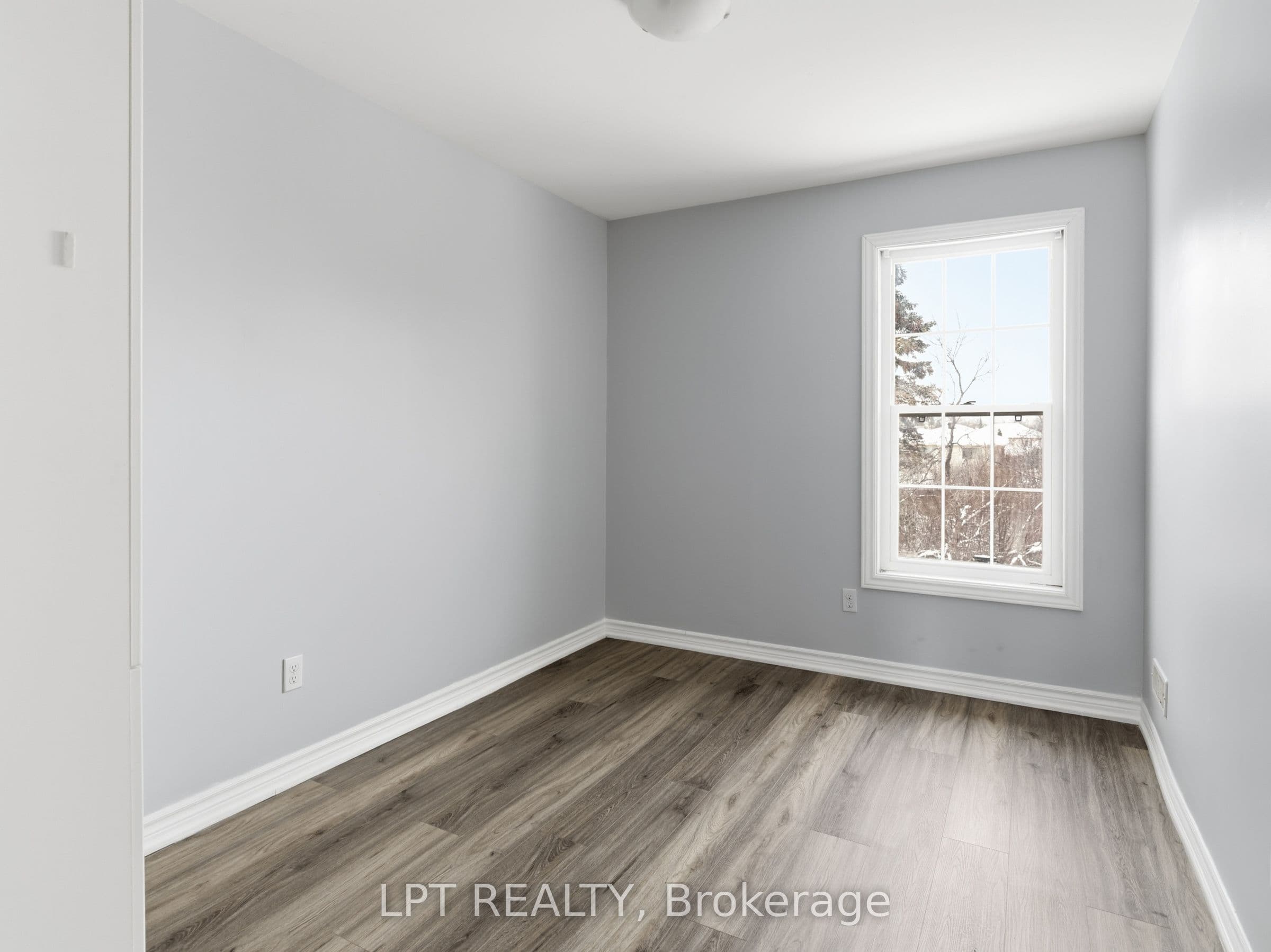 244 Penetanguishene Road 4, Barrie, ON L4M 7C2