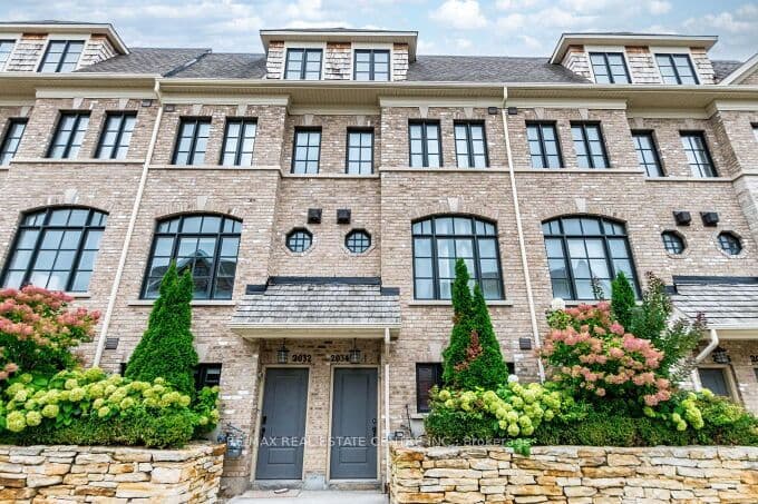 2034 Queensborough Gate 23, Mississauga, ON L5M 0X9